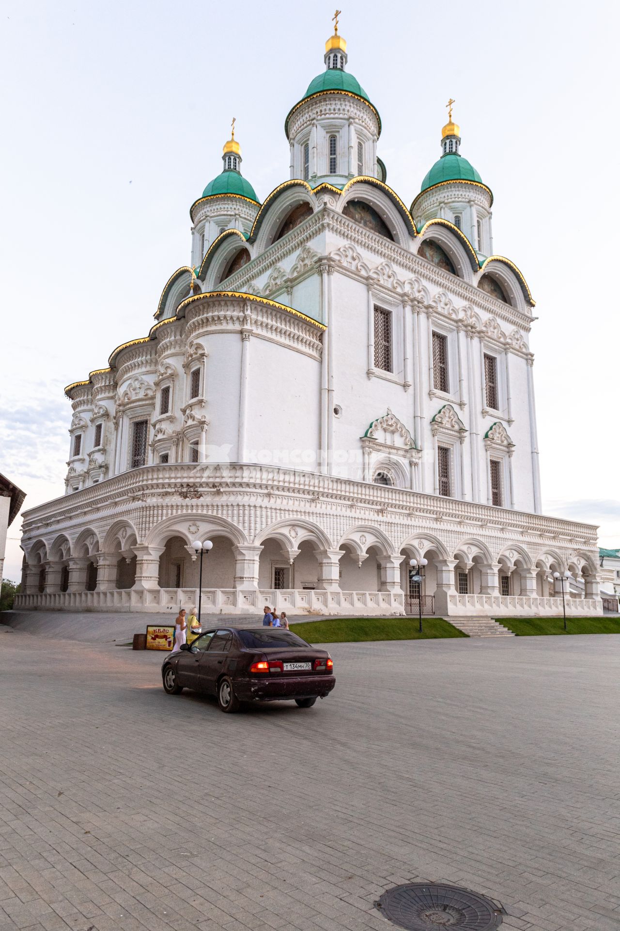 Астрахань. Вид на Успенский кафедральный собор Астраханского Кремля.