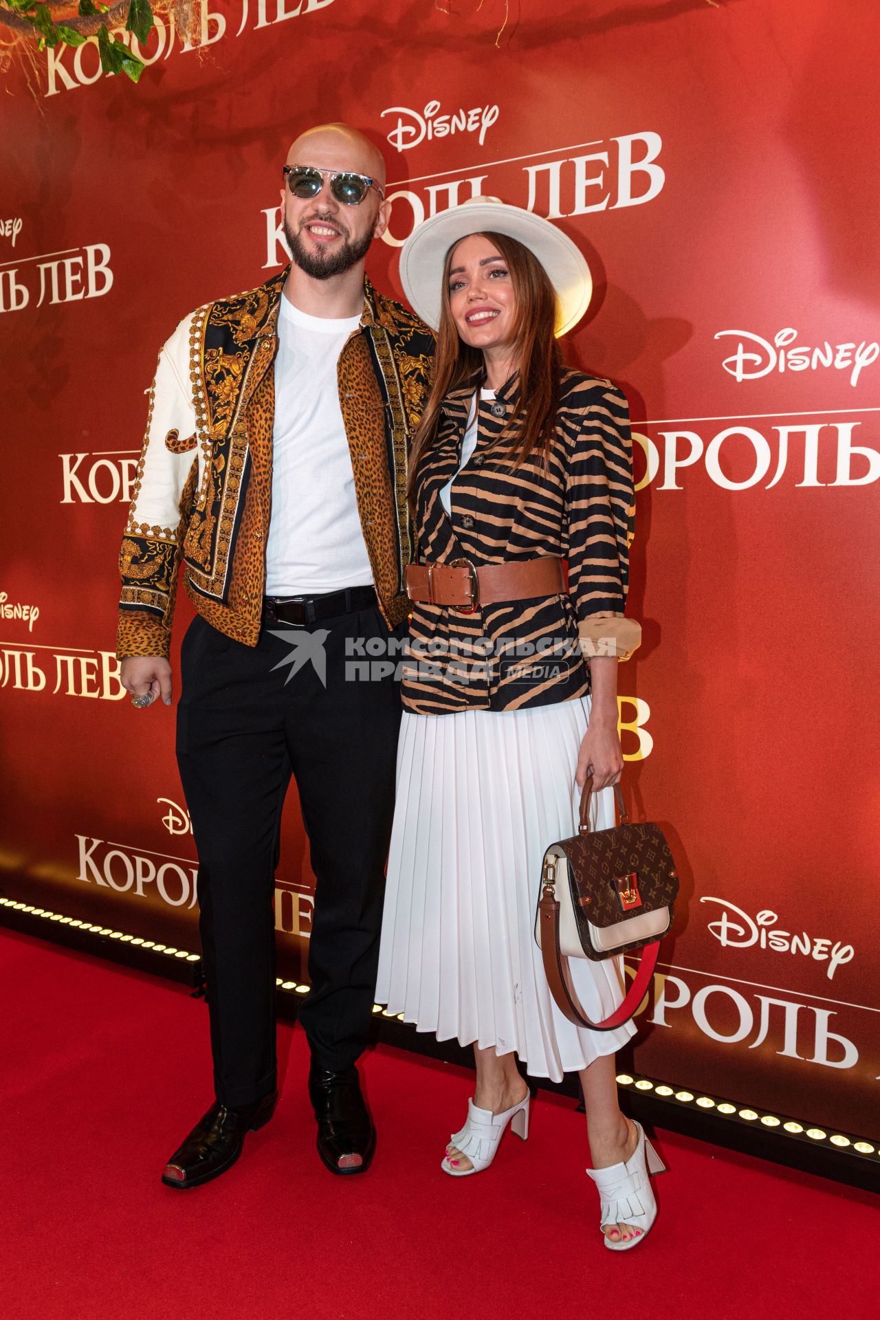 Москва.   Рэпер Александр ST (Александр Степанов)   на премьере фильма Disney `Король Лев` в кинотеатре `Каро 11 Октябрь` на Новом Арбате.