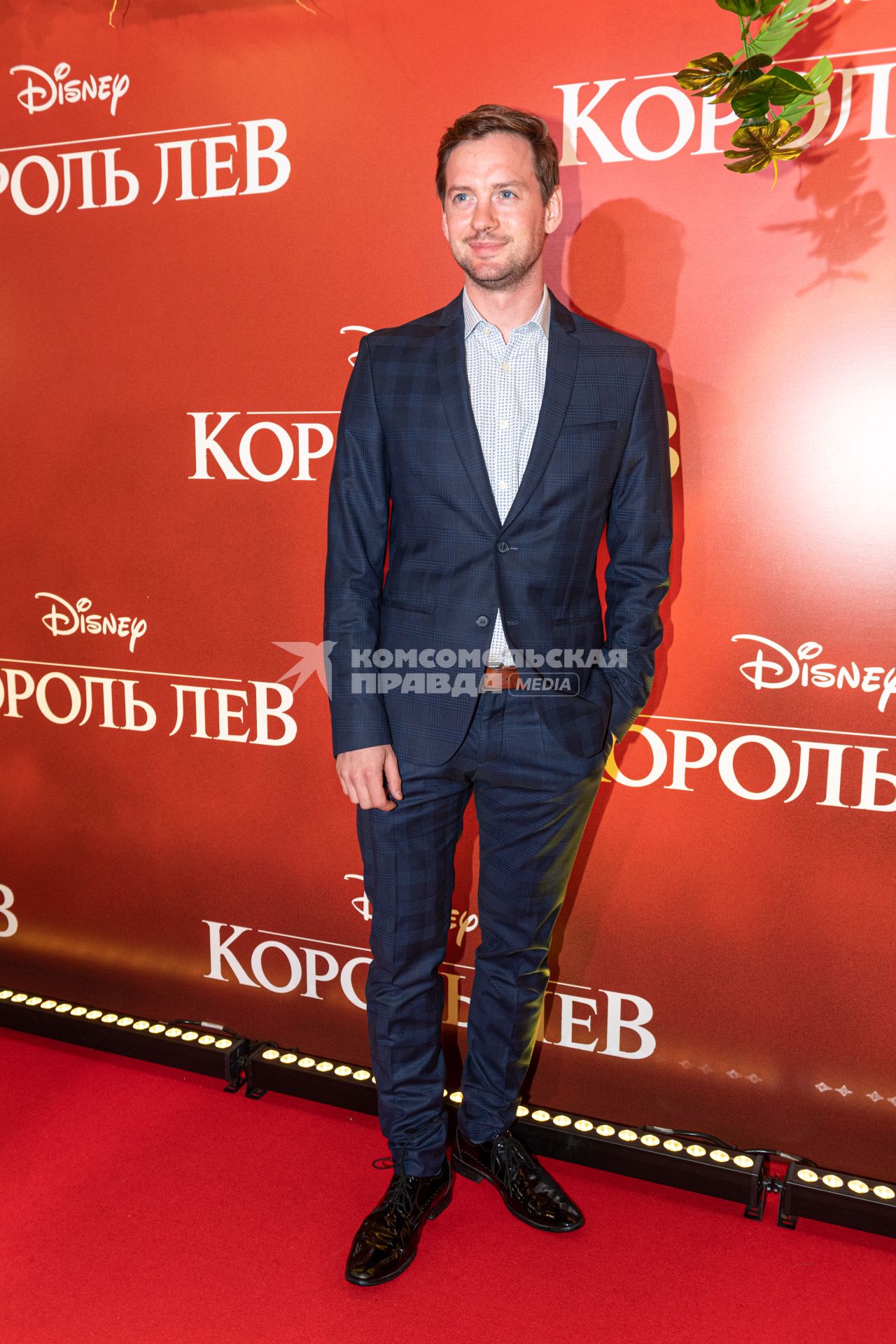 Москва.  Актер Александр Соколовский  на премьере фильма Disney `Король Лев` в кинотеатре `Каро 11 Октябрь` на Новом Арбате.
