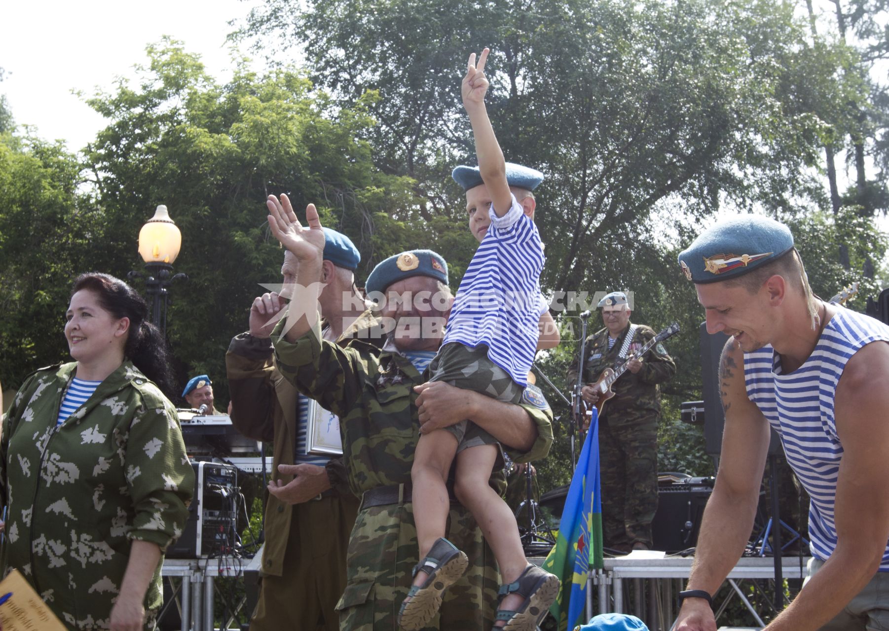 Иркутск. Десантники во время празднования Дня Воздушно-десантных войск.