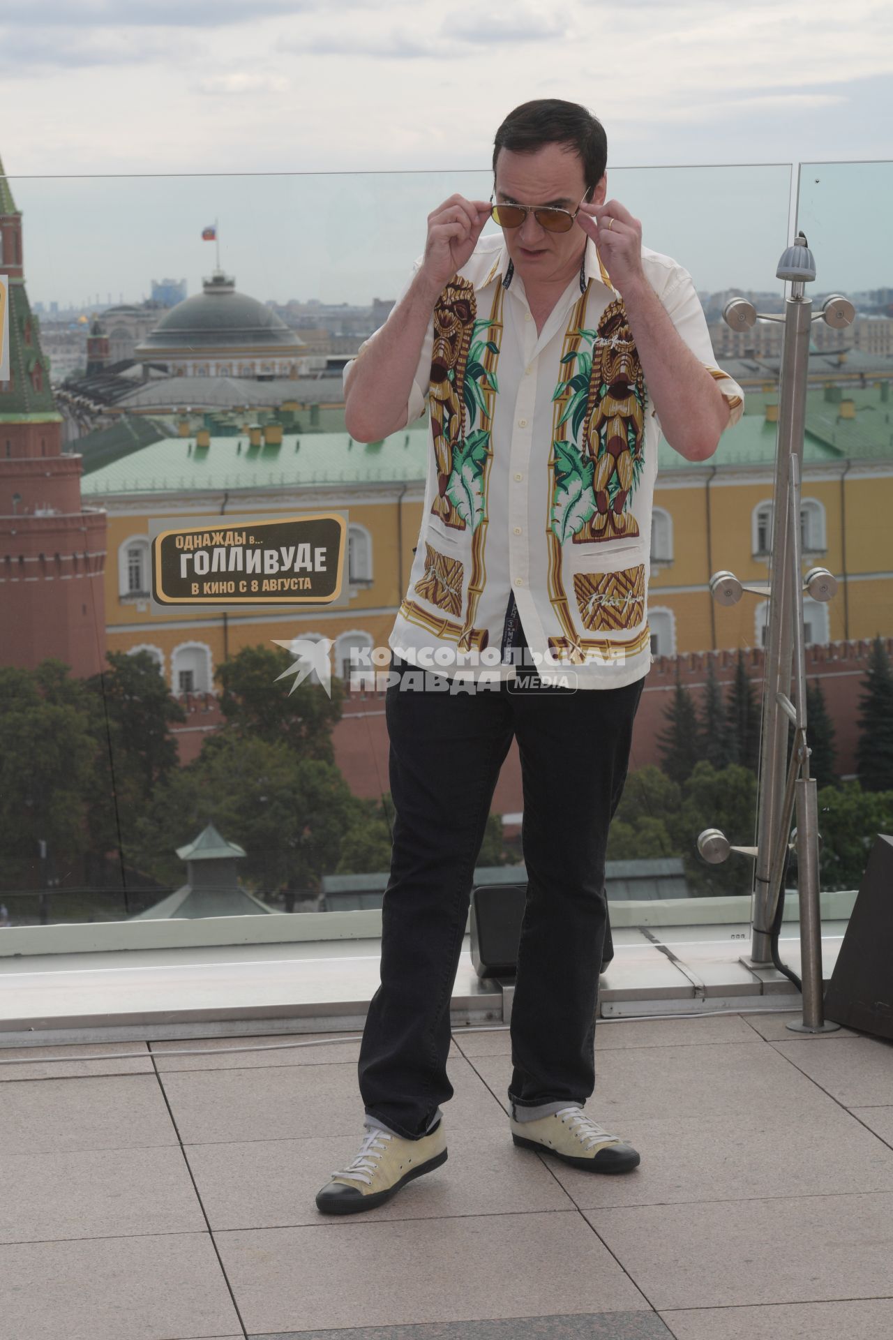 Москва. Американский режиссер Квентин Тарантино во время фотосессии, посвященной премьере фильма `Однажды… в Голливуде`, на крыше отеля Ritz Carlton.