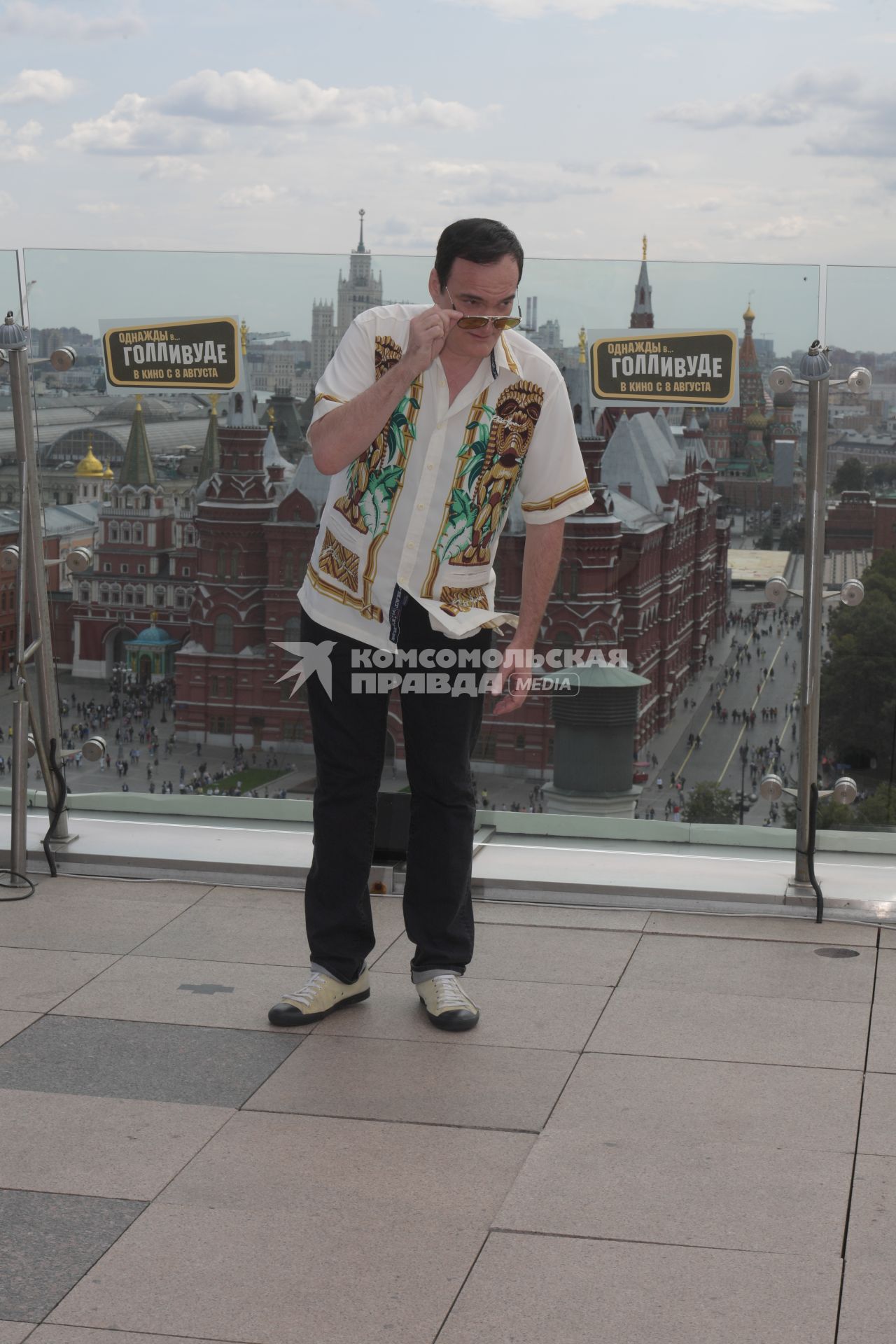 Москва. Американский режиссер Квентин Тарантино во время фотосессии, посвященной премьере фильма `Однажды… в Голливуде`, на крыше отеля Ritz Carlton.