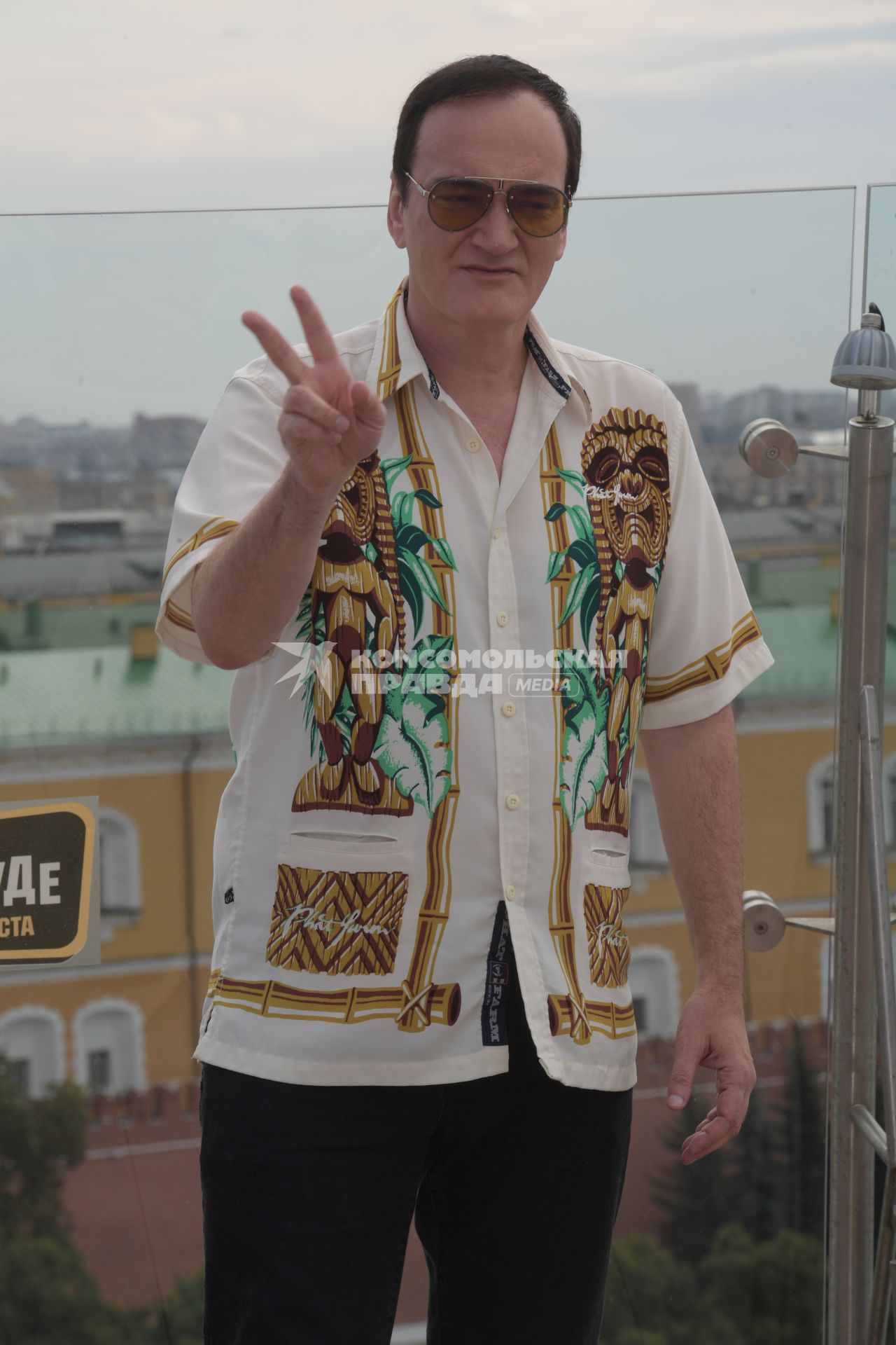 Москва. Американский режиссер Квентин Тарантино во время фотосессии, посвященной премьере фильма `Однажды… в Голливуде`, на крыше отеля Ritz Carlton.
