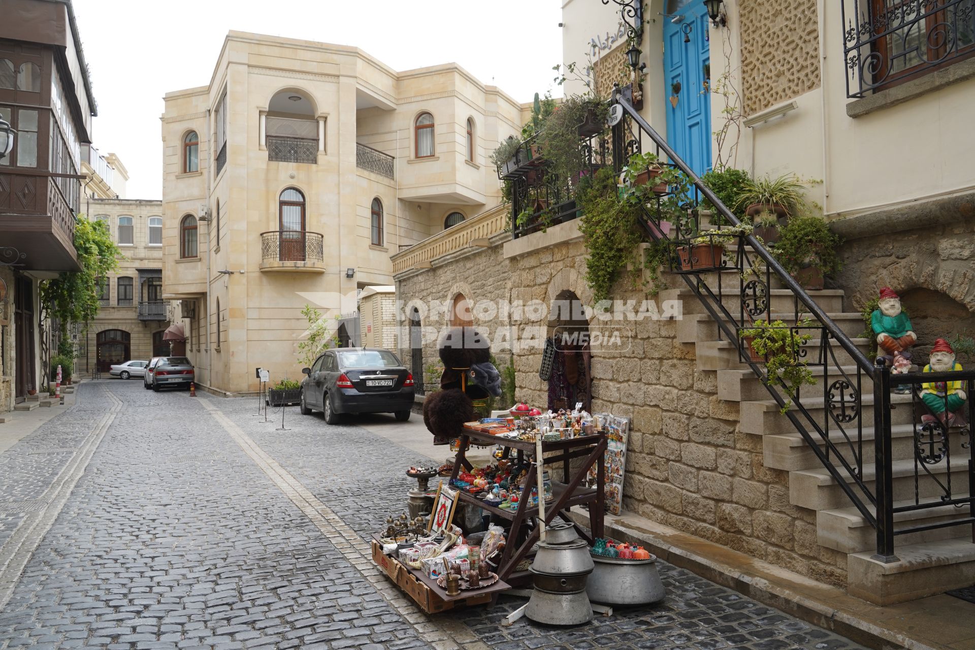 Азербайджан. Баку.    На одной из улиц старинного квартала Ичери-шехер.