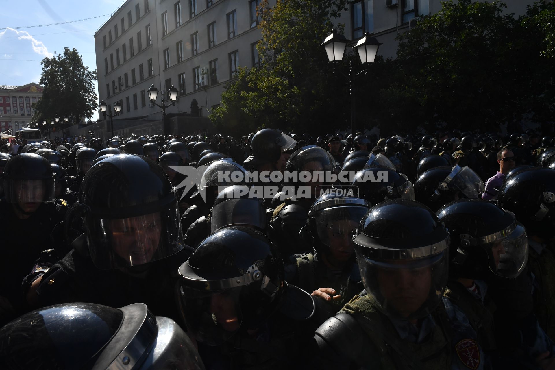 Москва. Полиция во время несанкционированной акции в поддержку кандидатов в депутаты Мосгордумы на Тверской улице.