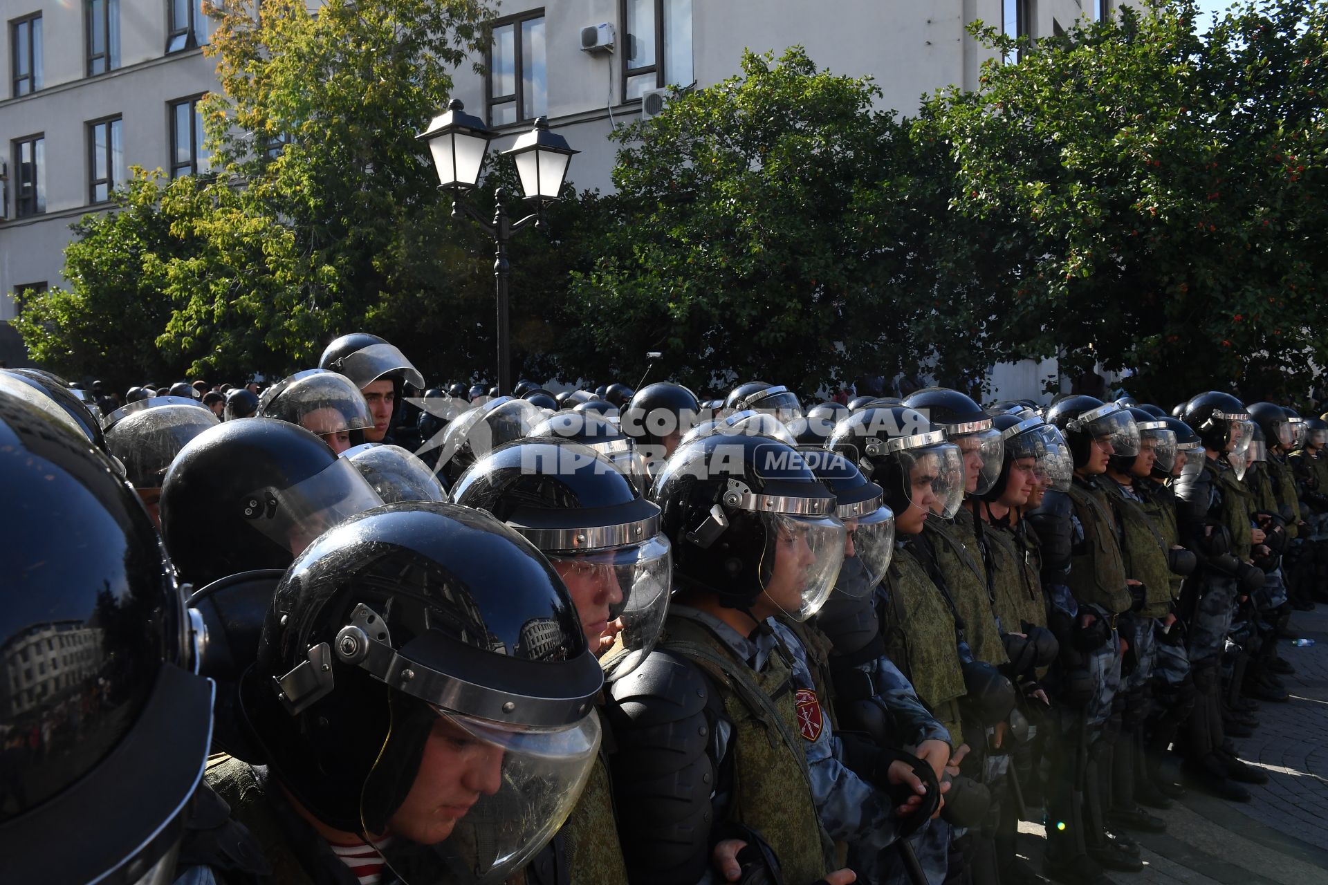 Москва. Полиция во время несанкционированной акции в поддержку кандидатов в депутаты Мосгордумы на Тверской улице.