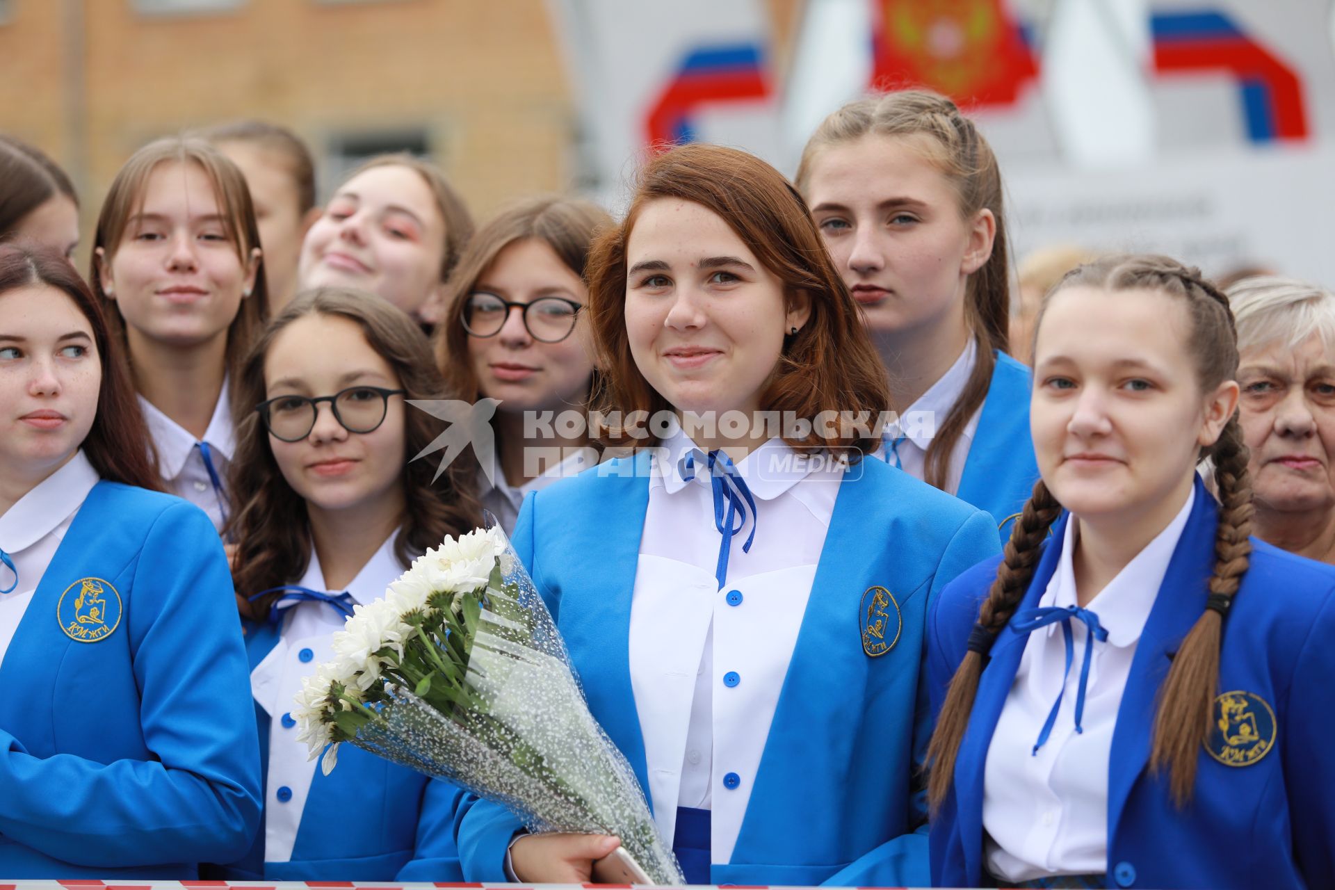 Красноярск. Перед началом торжественной линейки , посвященной Дню знаний в кадетском корпусе и Мариинской женской гимназии.