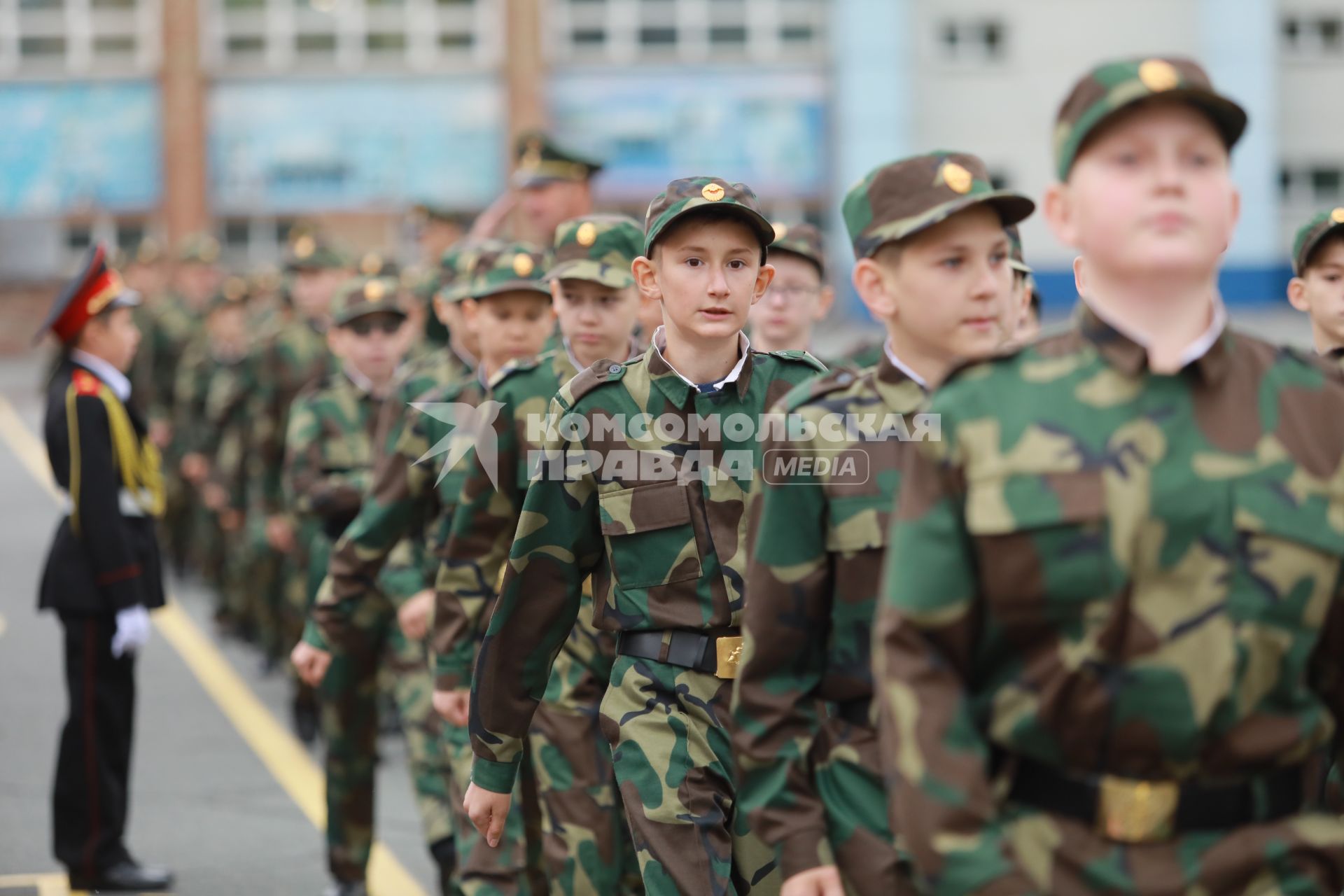 Красноярск. Во время торжественной линейки , посвященной Дню знаний в кадетском корпусе и Мариинской женской гимназии.