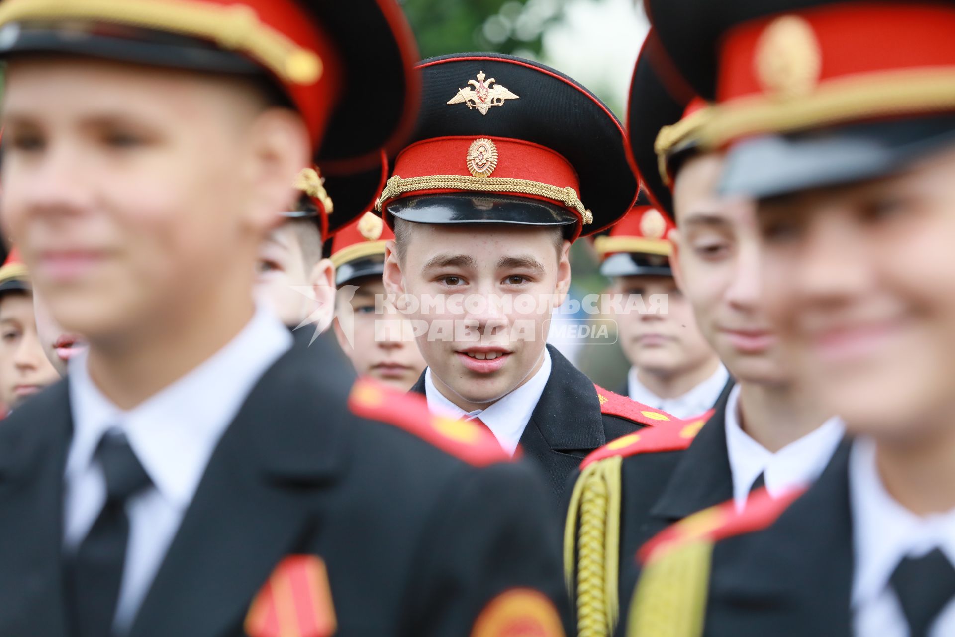 Красноярск. Во время торжественной линейки , посвященной Дню знаний в кадетском корпусе и Мариинской женской гимназии.