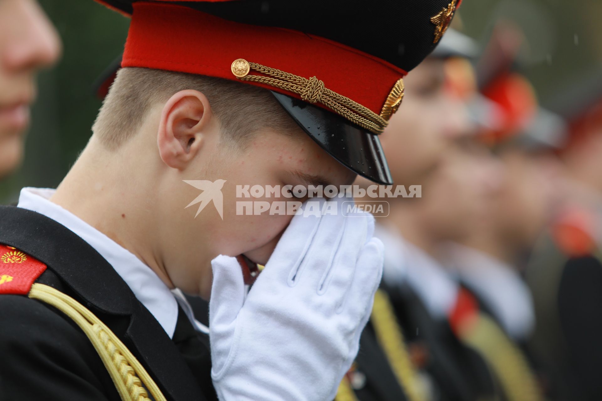 Красноярск. Перед началом торжественной линейки , посвященной Дню знаний в кадетском корпусе и Мариинской женской гимназии.