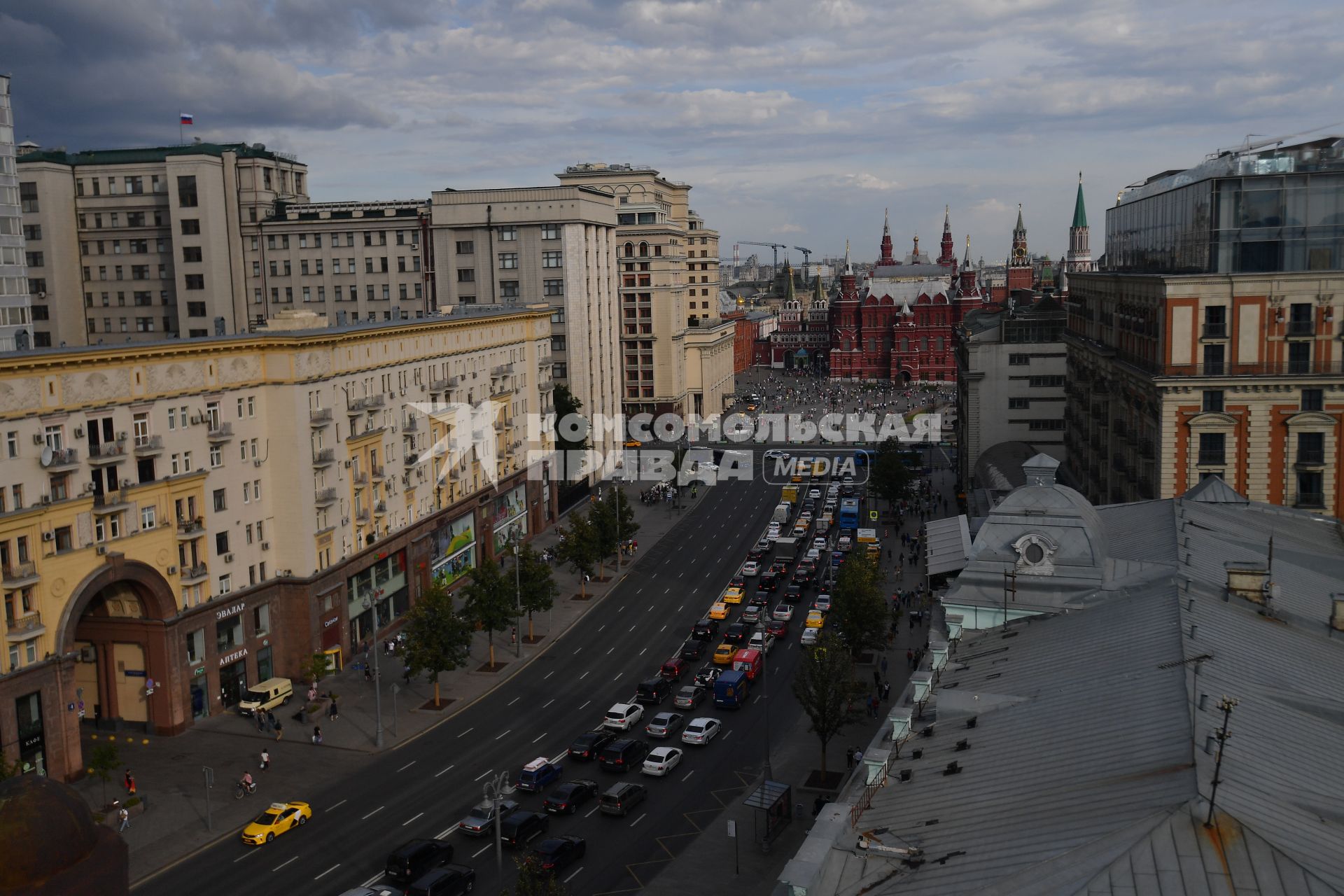 Москва. Вид на Тверскую улицу с крыши  `Центрального телеграфа`.