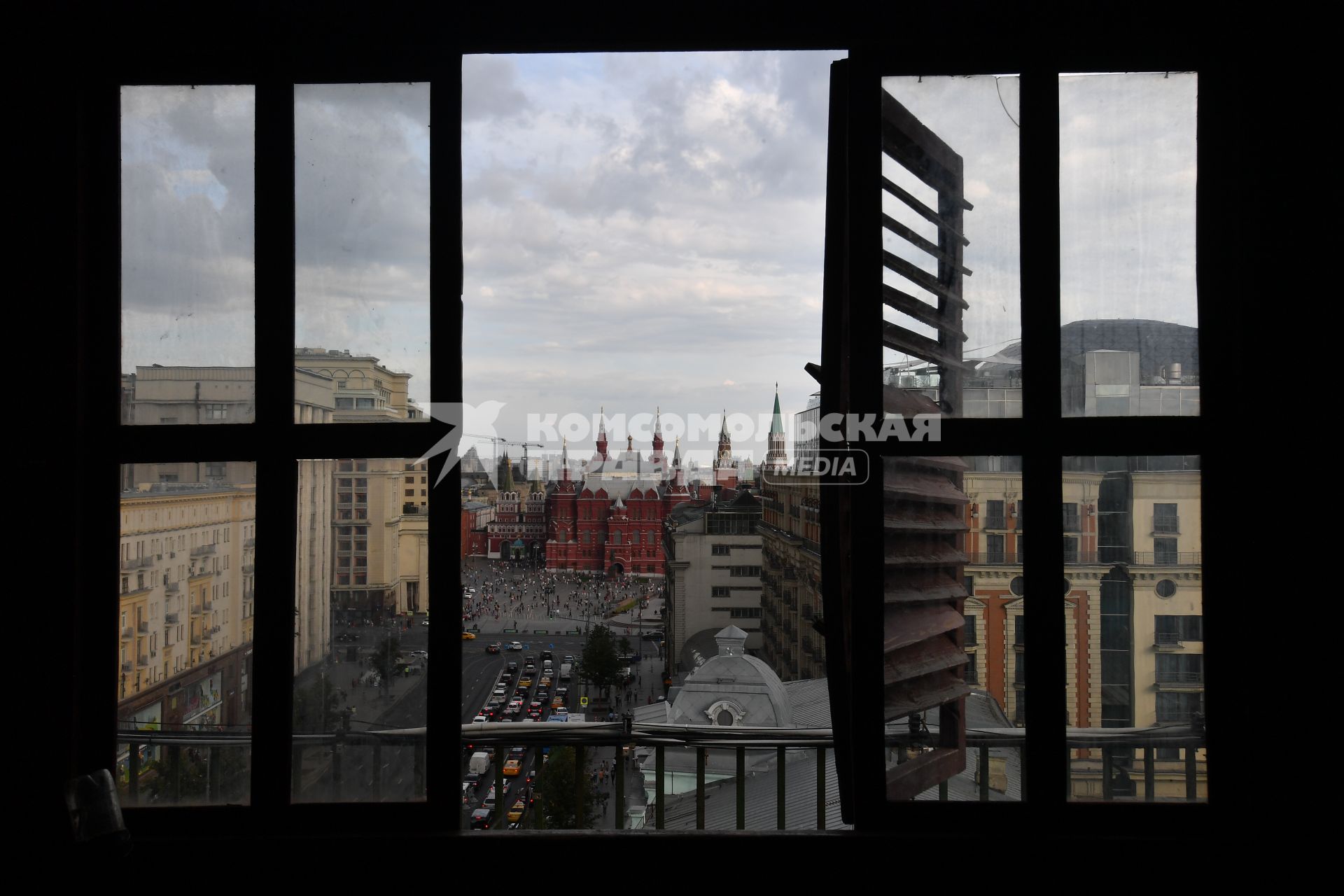 Москва. Вид на Тверскую улицу из окна `Центрального телеграфа`.