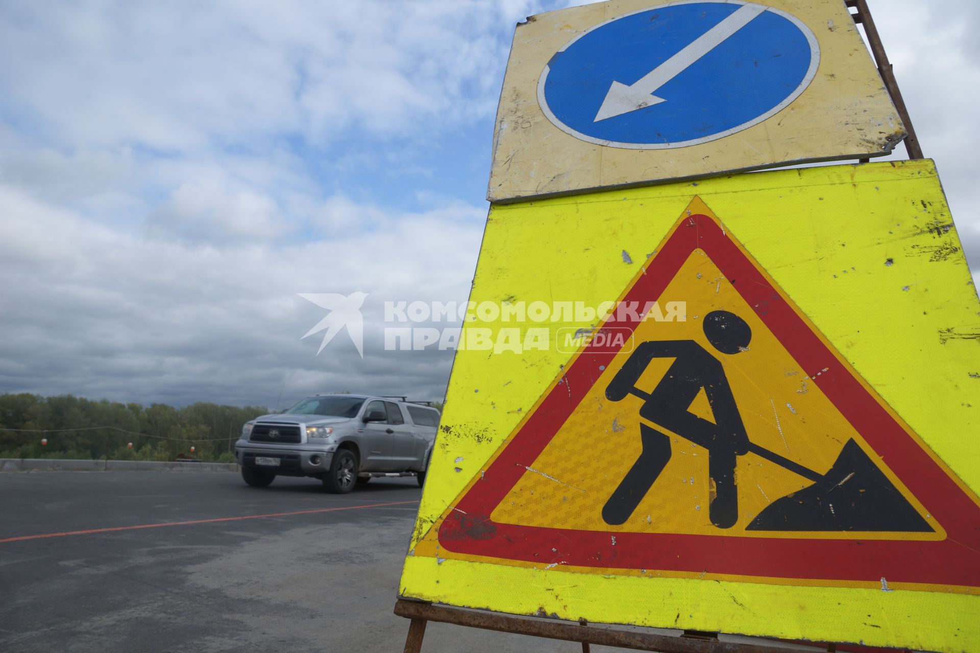 Самара.  Дорожные работы на одной из улиц города.