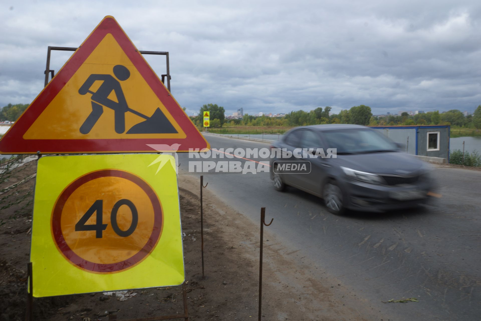 Самара.  Дорожные работы на одной из улиц города.