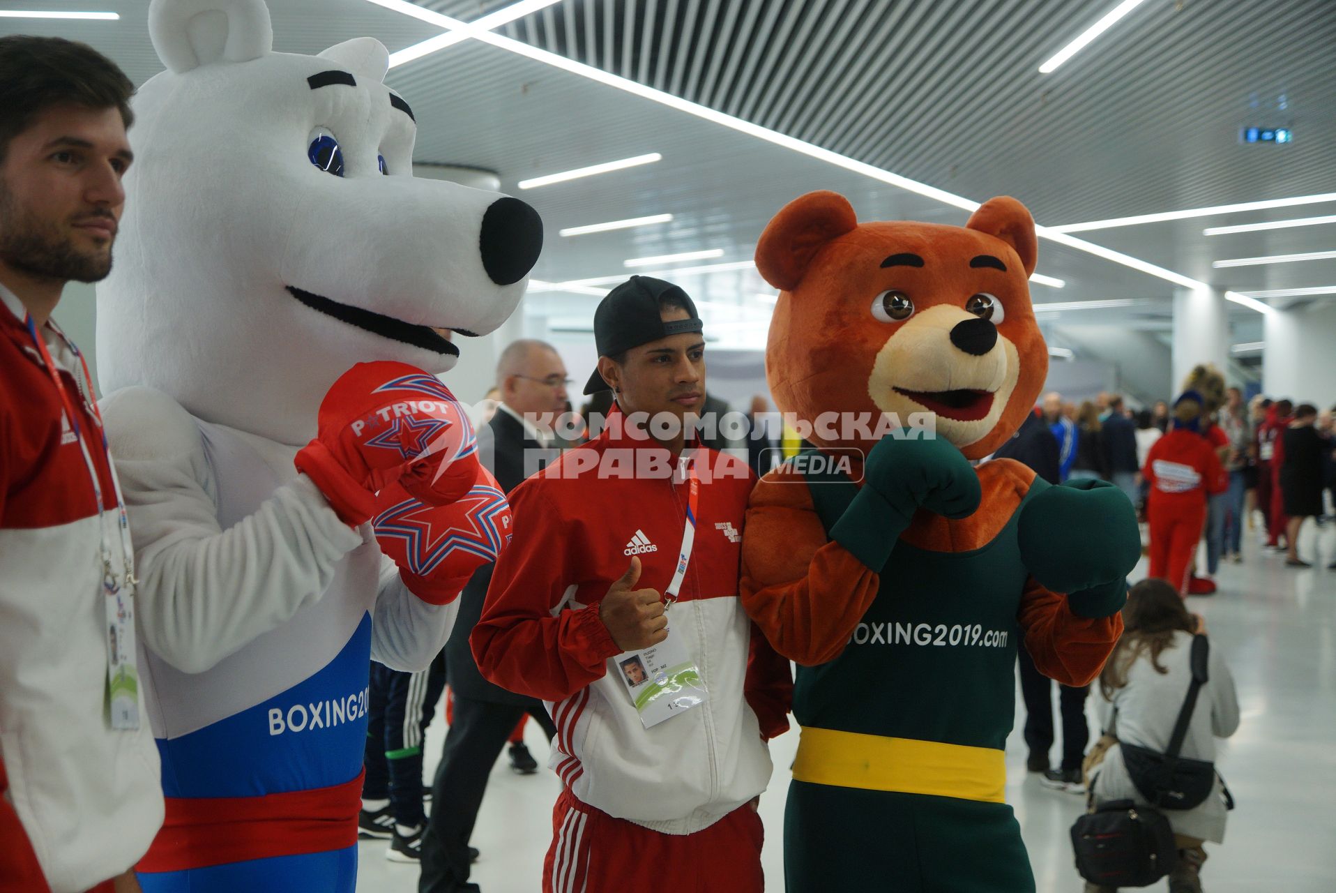 Екатеринбург. Участники чемпионата мира по боксу AIBA-2019 перед началом торжественной ценемонии открытия в конгресс-холле МВЦ \'Екатеринбург-Экспо\'