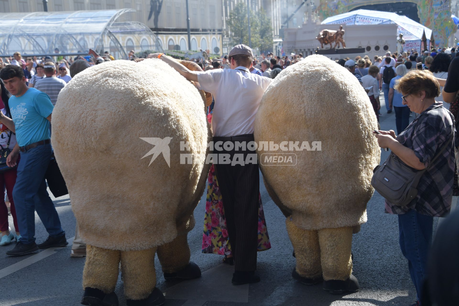 Москва. Во время праздничных мероприятий в честь Дня города на Тверской улице.