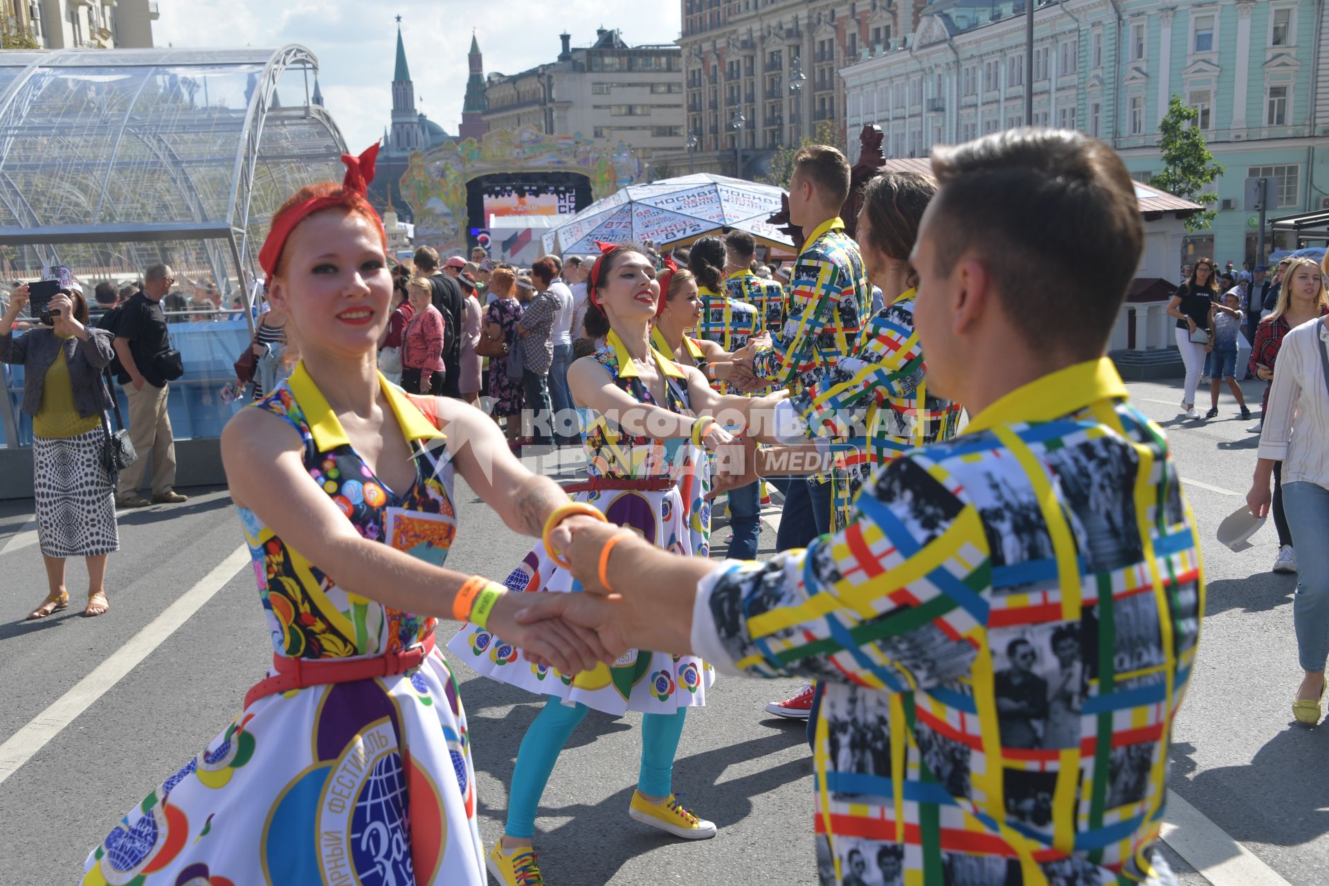 Москва. Во время праздничных мероприятий в честь Дня города на Тверской улице.