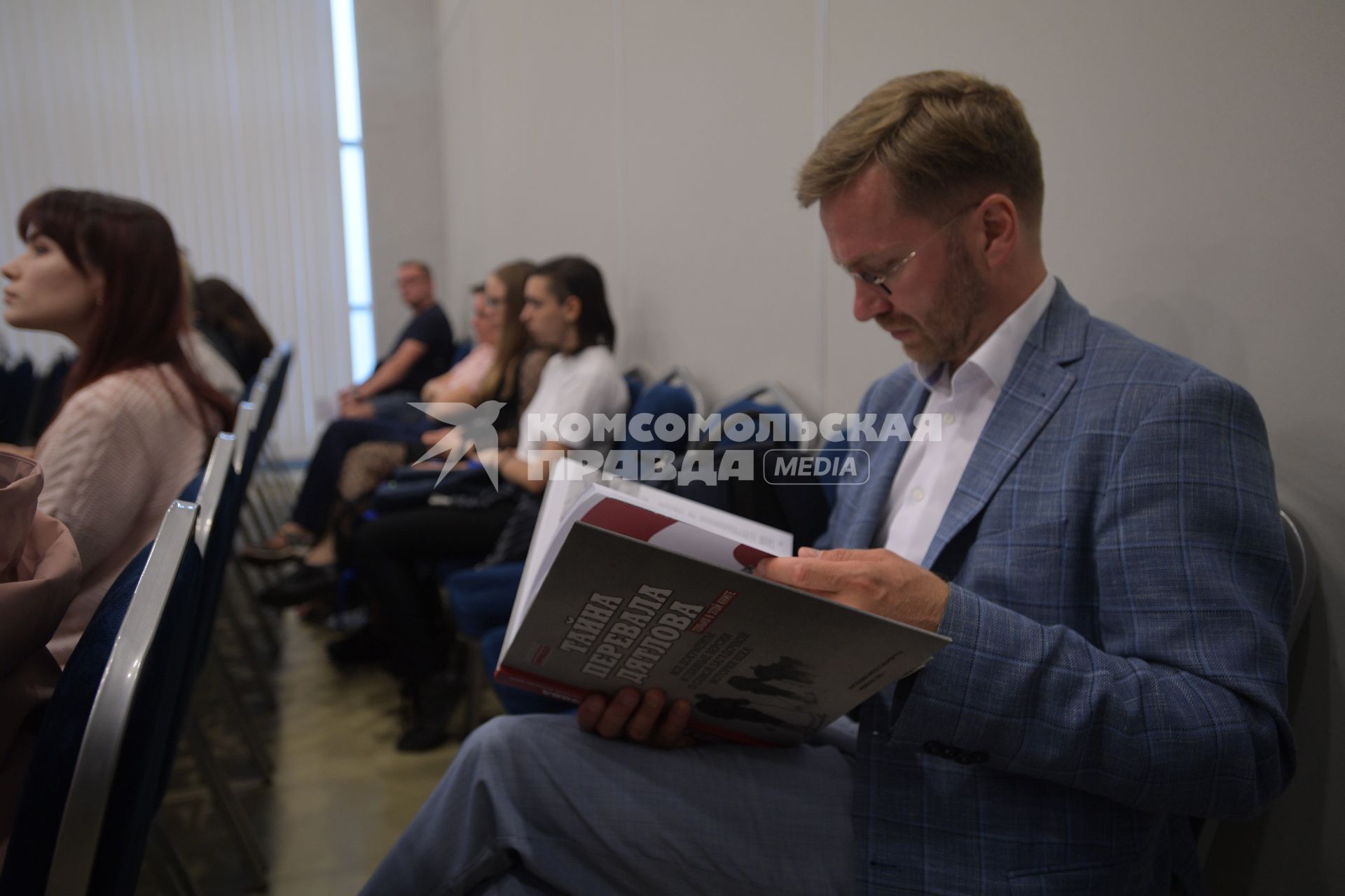 Москва. Во время презентации книги `Правда о Чернобыле` Издательского Дома `Комсомольская правда`на  Московской Международной  Книжной ярмарке на ВДНХ.