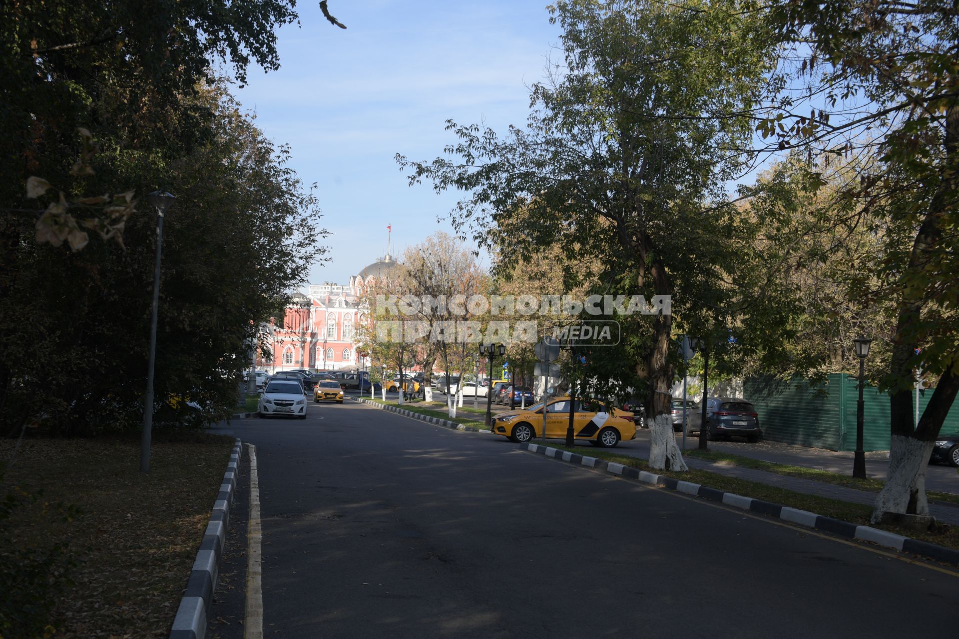 Москва. Вид на Пертровский Путевой дворец.