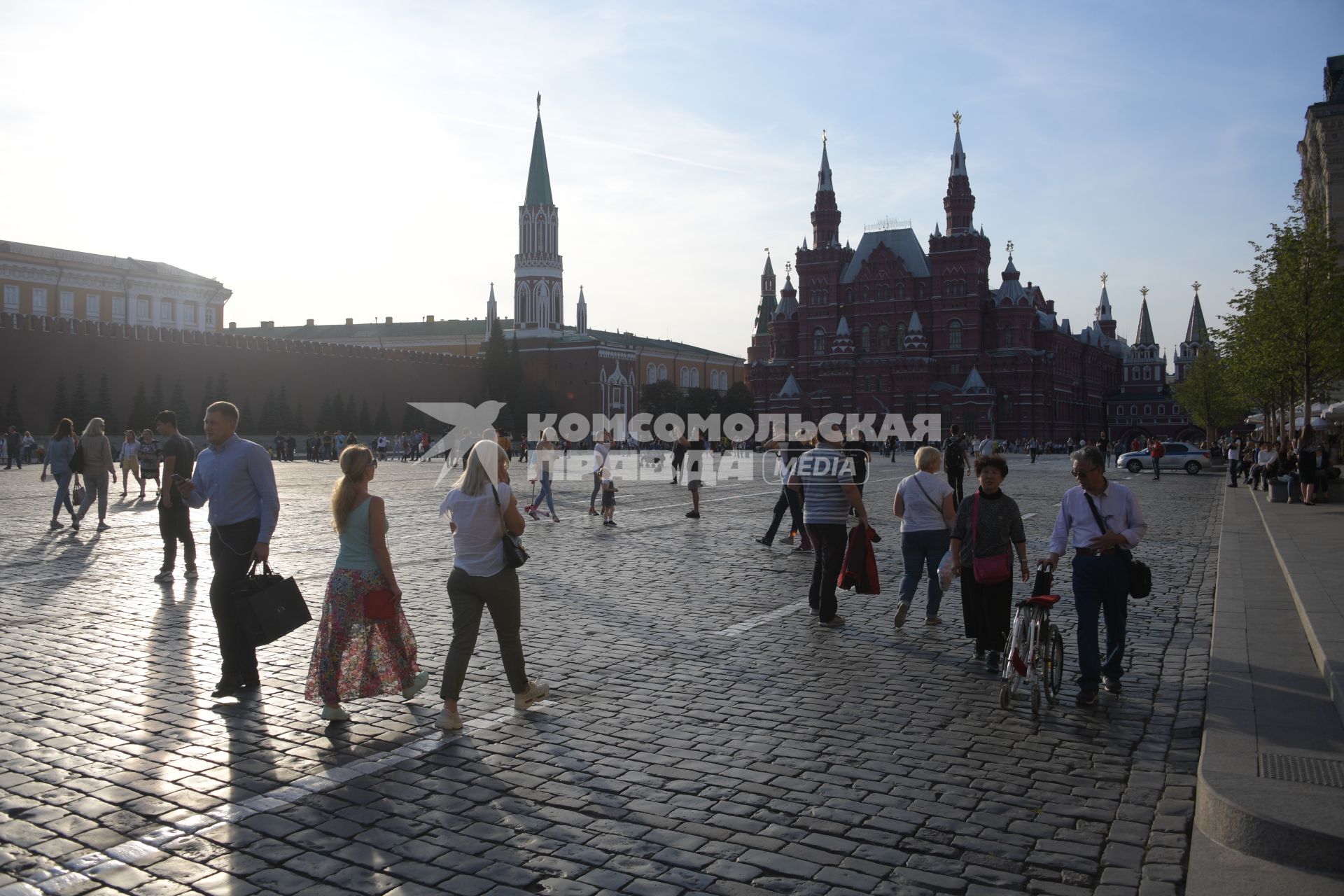 Москва. Туристы на Красной площади.