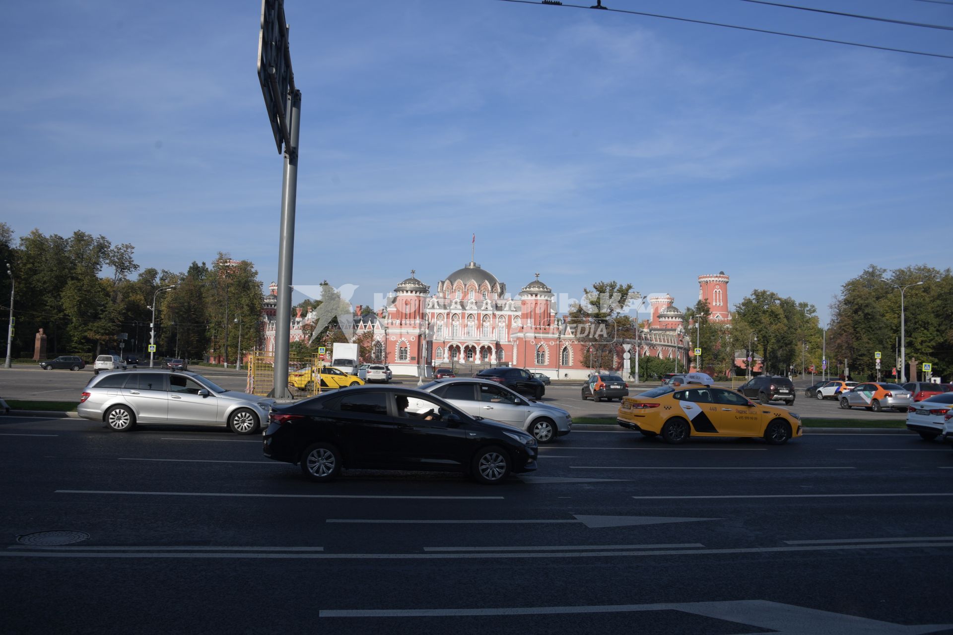 Москва. Вид на Пертровский Путевой дворец.