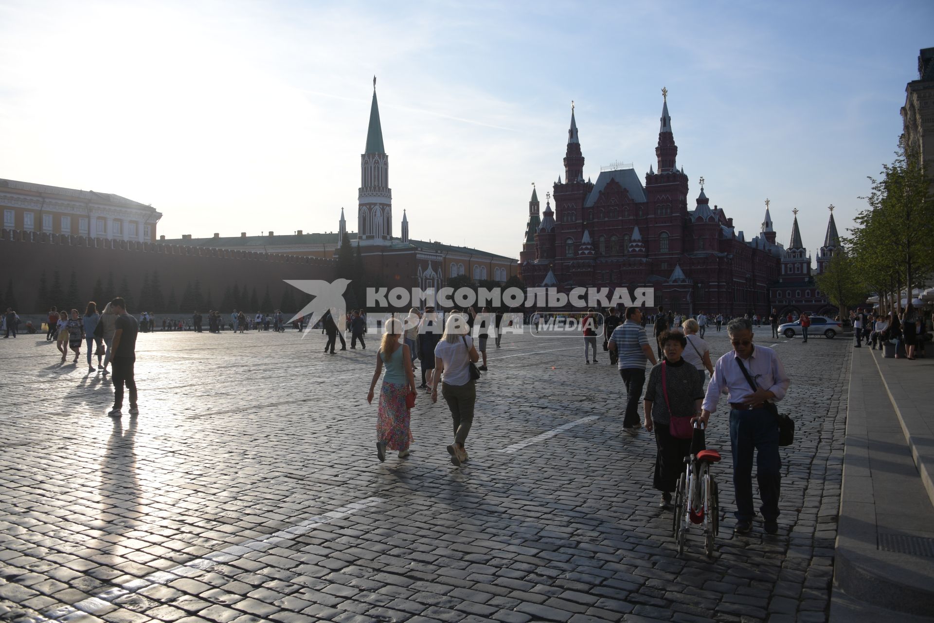 Москва. Туристы на Красной площади.