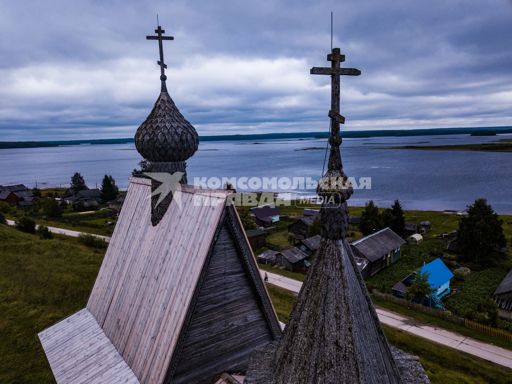 Архангельская область, Кенозерский национальный парк. Вид на Никольскую церковь в деревне Вершинино.