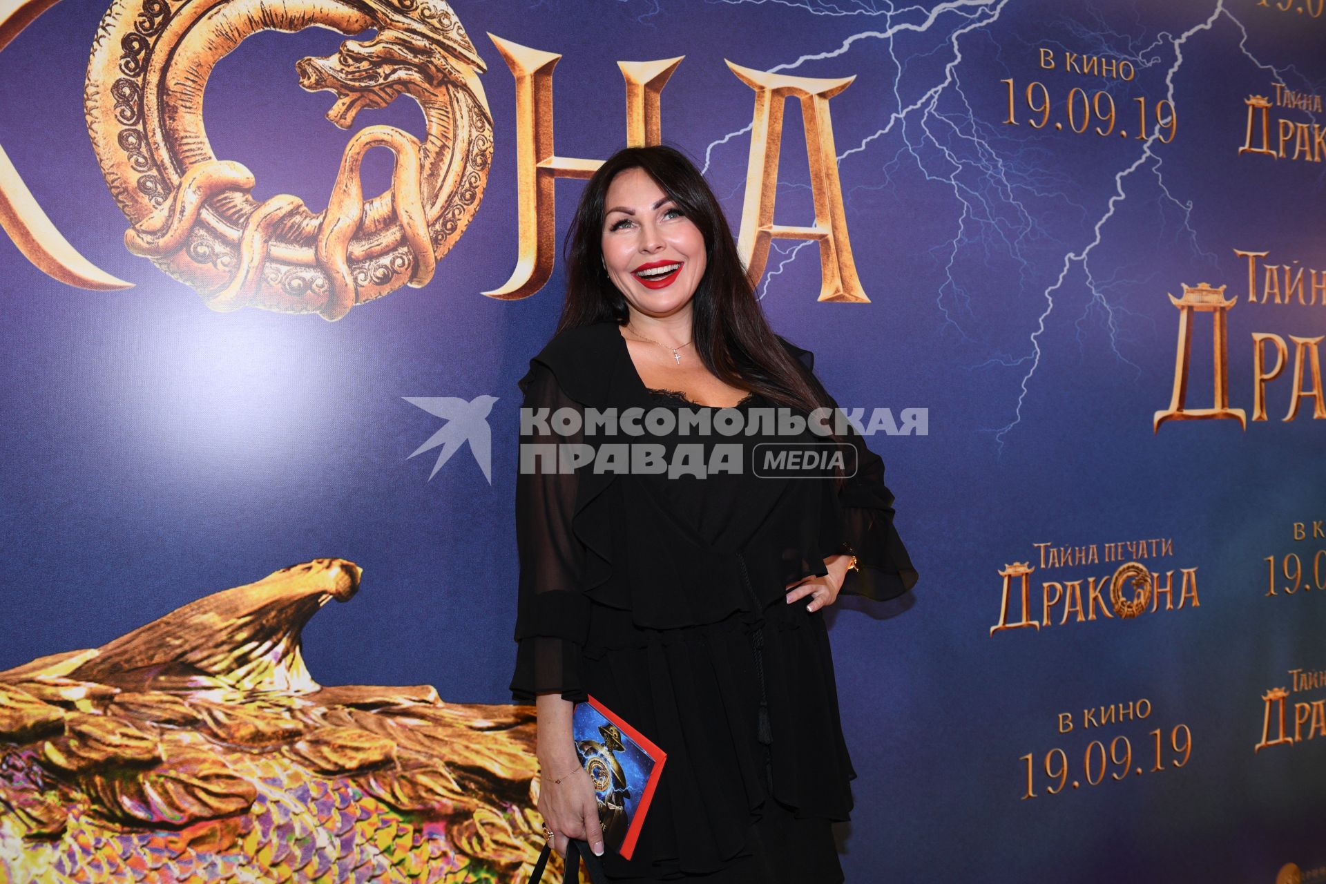 Москва.  Актриса Наталья Бочкарева на премьере фильма  `Тайна печати дракона`в кинотеатре `Каро 11 Октябрь`.