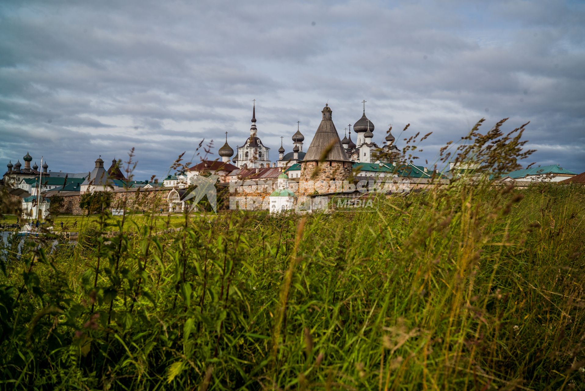 Соловки, Соловецкий монастырь.  Вид на Спасо-Преображенский Соловецкий монастырь.