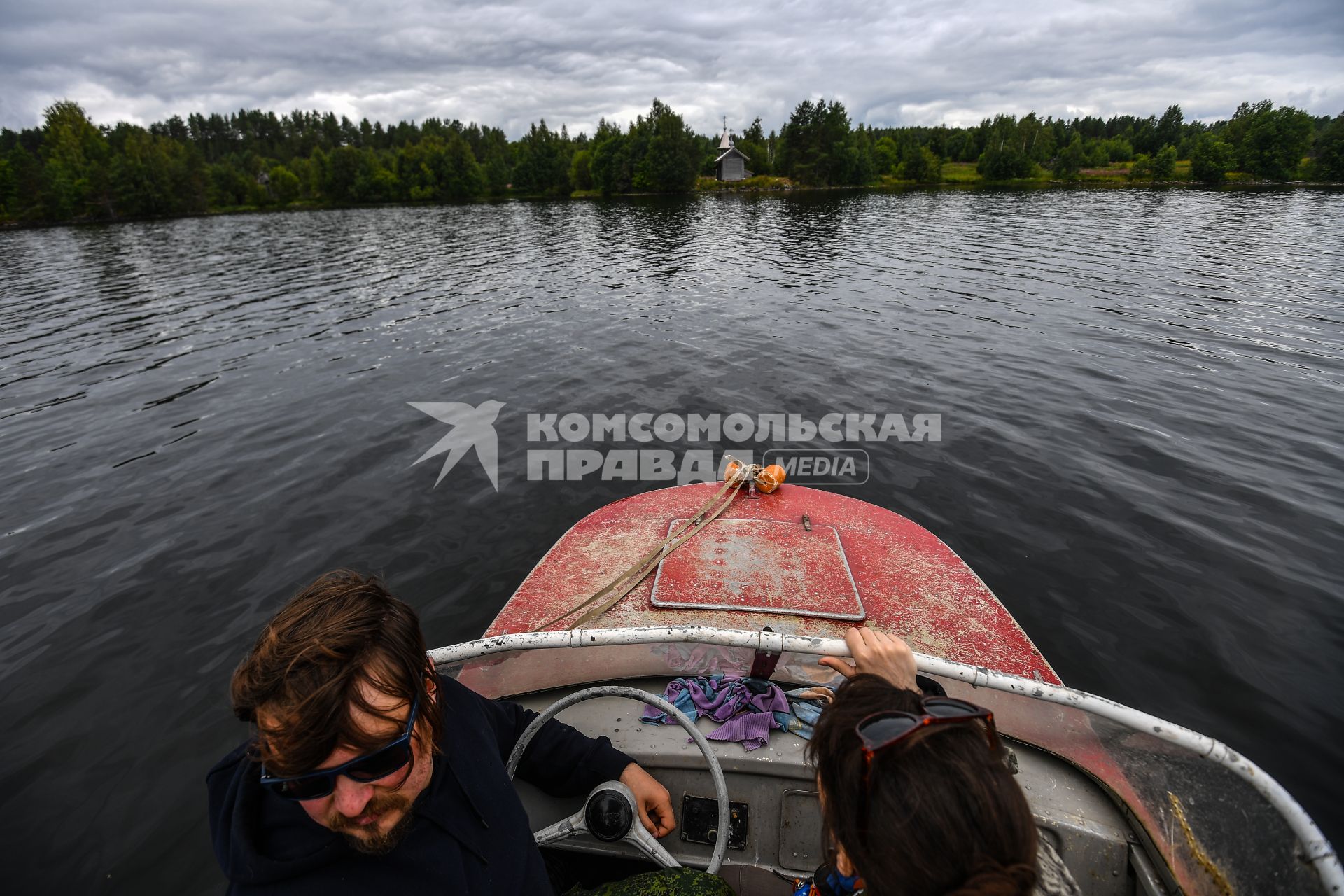 Республика Карелия, Пегрема. Вид на  деревянную часовню 18 в. Варлаама Хутынского в  заброшенной деревне.