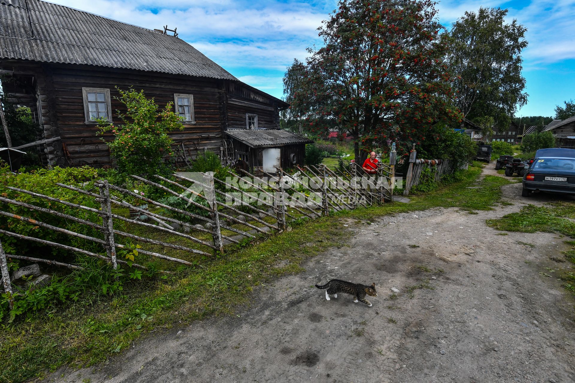 Республика Карелия, деревня Корза. Деревенский деревянный дом.