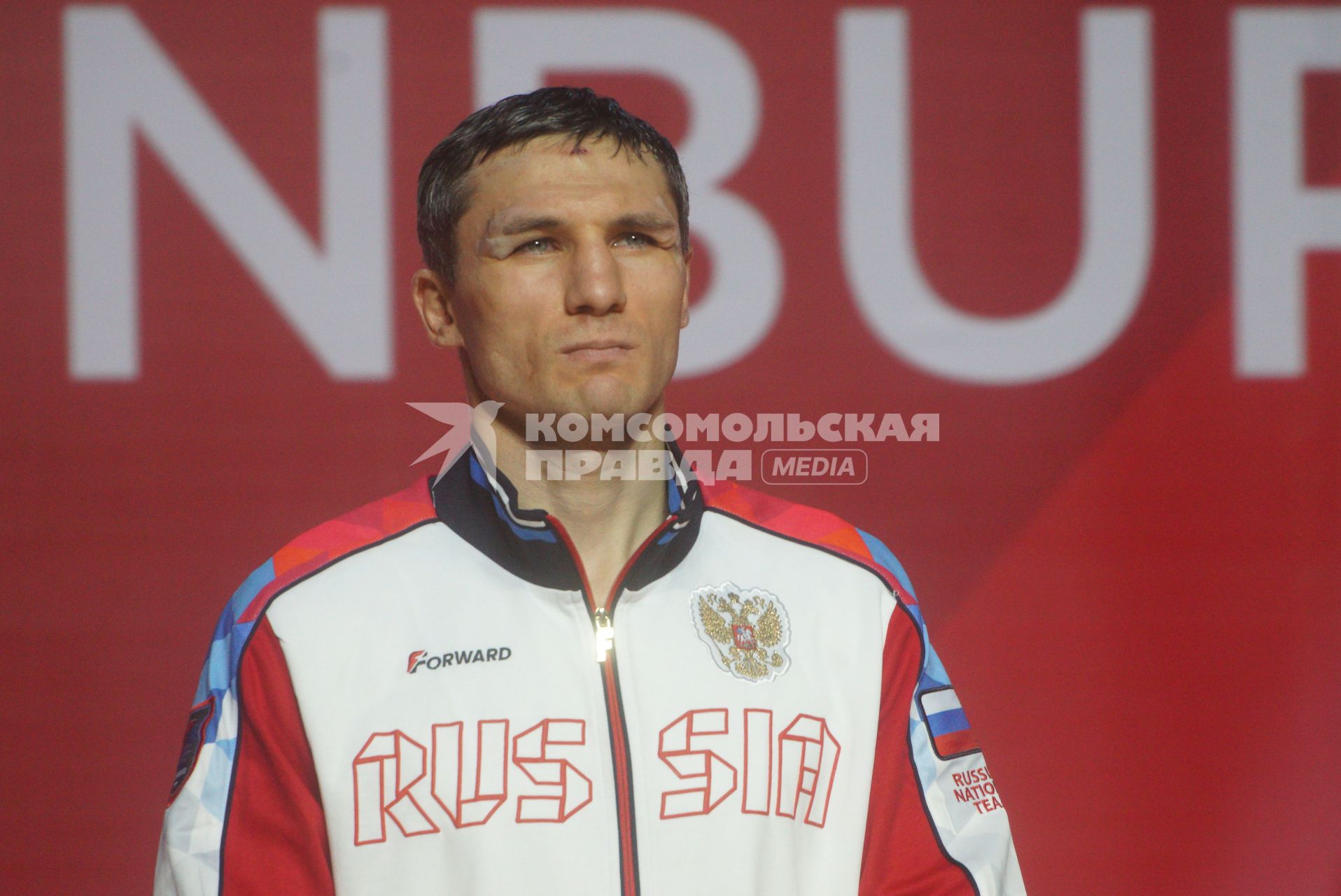 Екатеринбург. Чемпионат мира по боксу среди любителей AIBA-2019. Российский боксер Андрей Замковой во время церемонии награждение за победу в бое за звание мемпиона мира в весовой категории до 69кг против Английского боксера Пэта Маккормака