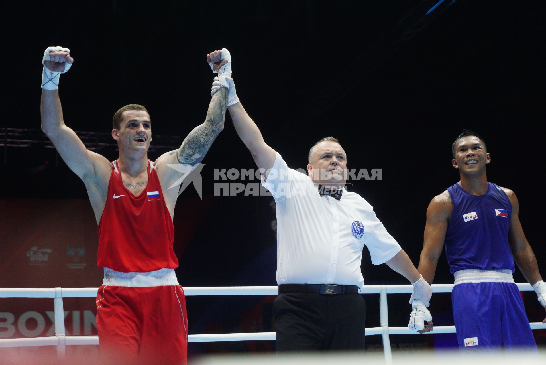 Екатеринбург. Чемпионат мира по боксу среди любителей AIBA-2019. Бой за звание мемпиона мира в весовой категории до 75 кг. Российский боксер Глеб Бакши (в красном) и Филиппинский боксер Марсьяль Феликс (в синем)