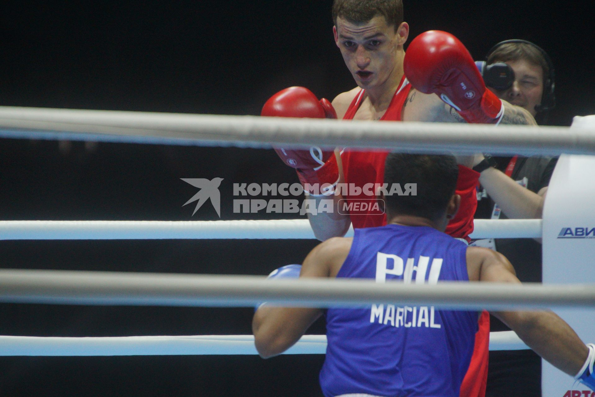 Екатеринбург. Чемпионат мира по боксу среди любителей AIBA-2019. Бой за звание мемпиона мира в весовой категории до 75 кг. Российский боксер Глеб Бакши (в красном) и Филиппинский боксер Марсьяль Феликс (в синем)