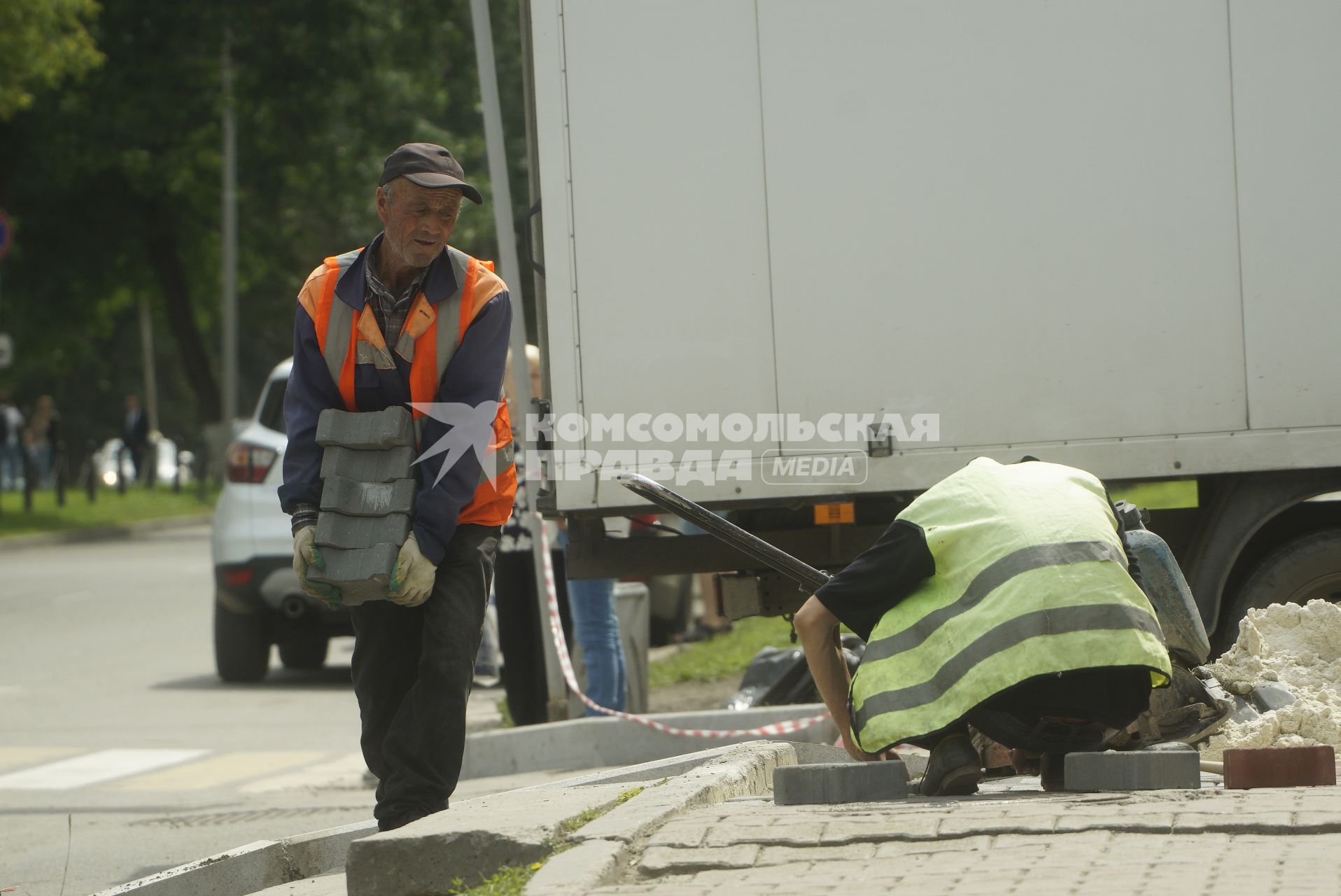 Екатеринбург. Ремонт тротуара