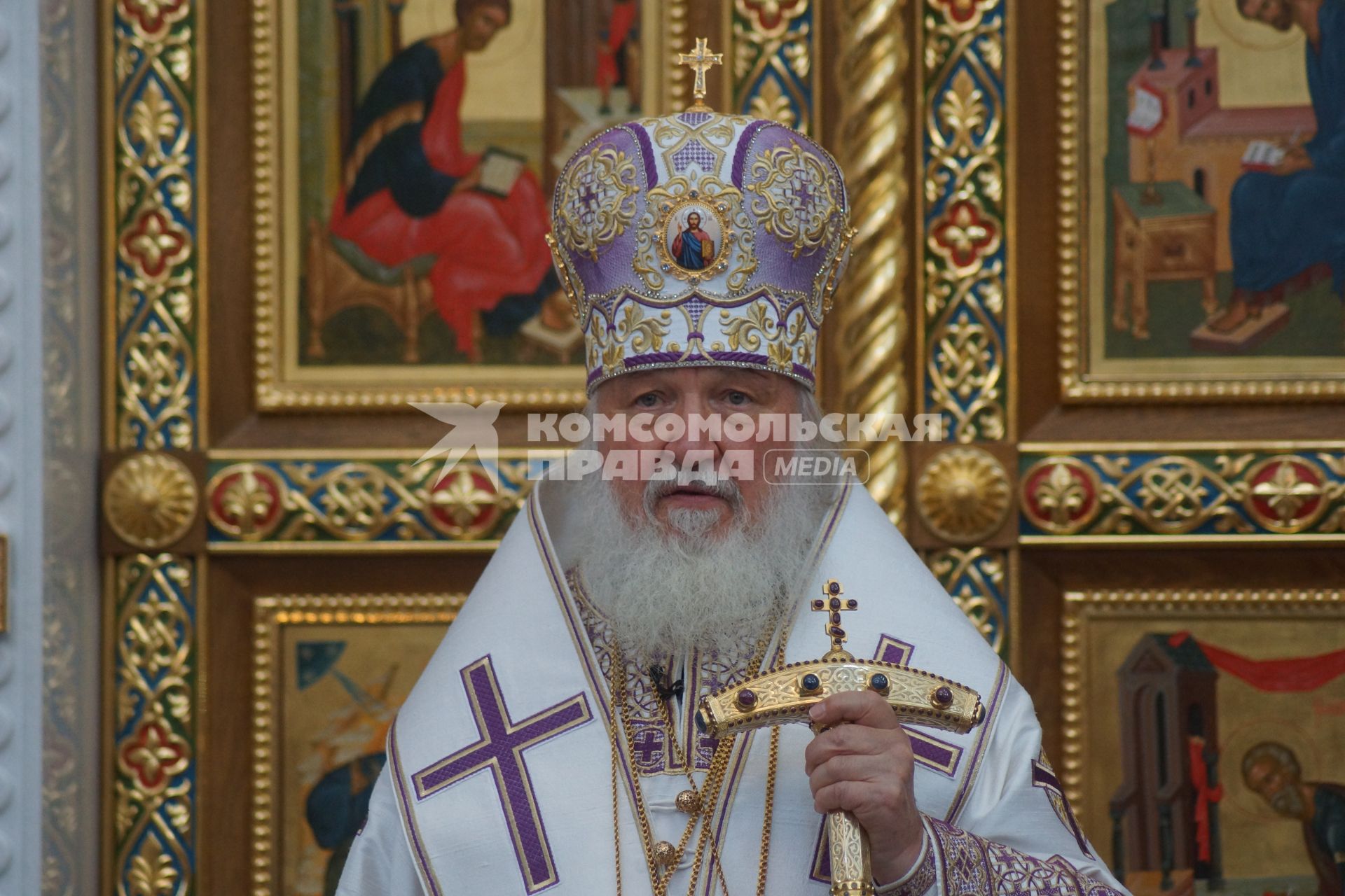 Самара. Патриарх Московский и Всея Руси Кирилл  во время литургии и освящения Софийского собора.