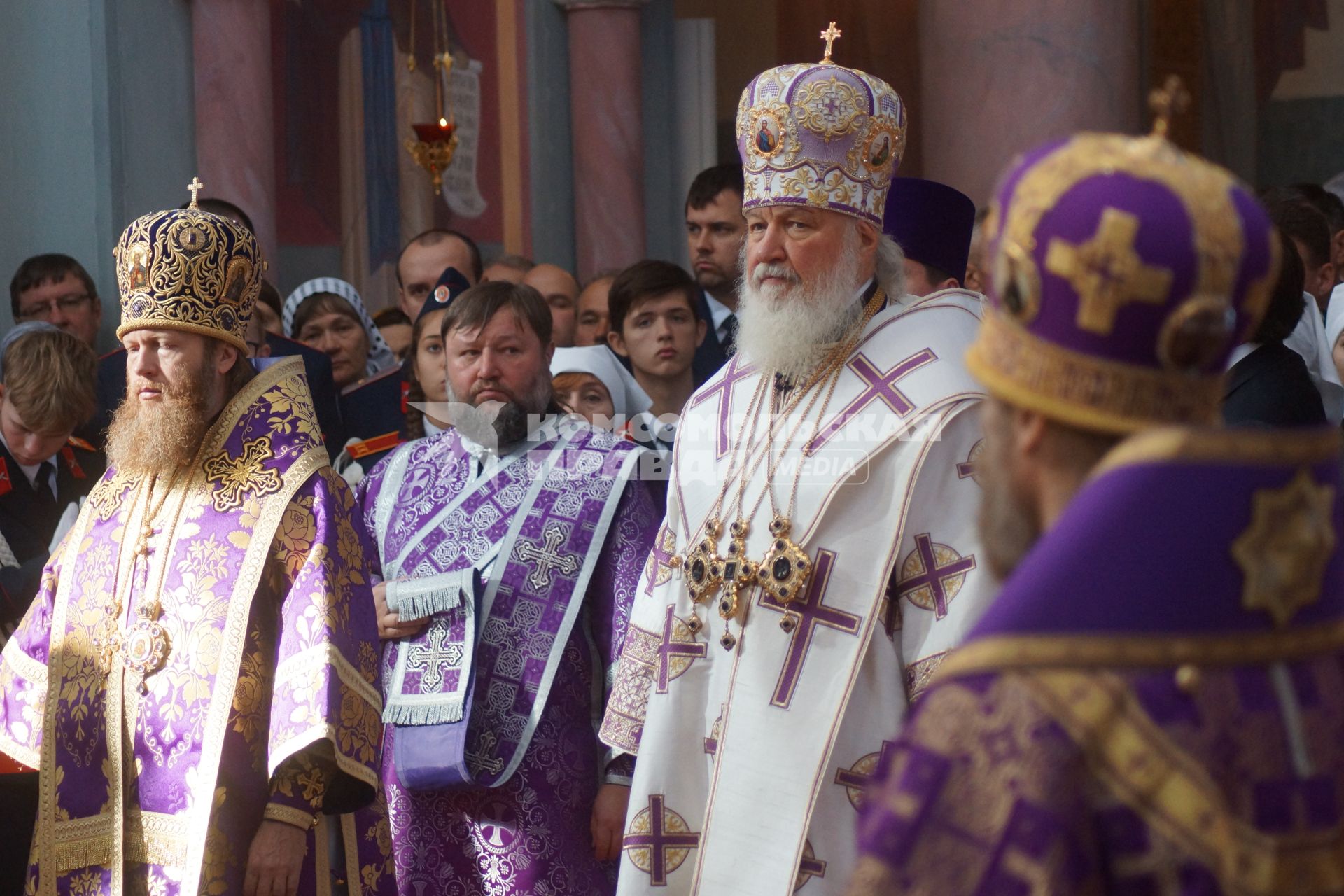 Самара. Патриарх Московский и Всея Руси Кирилл  во время литургии и освящения Софийского собора.