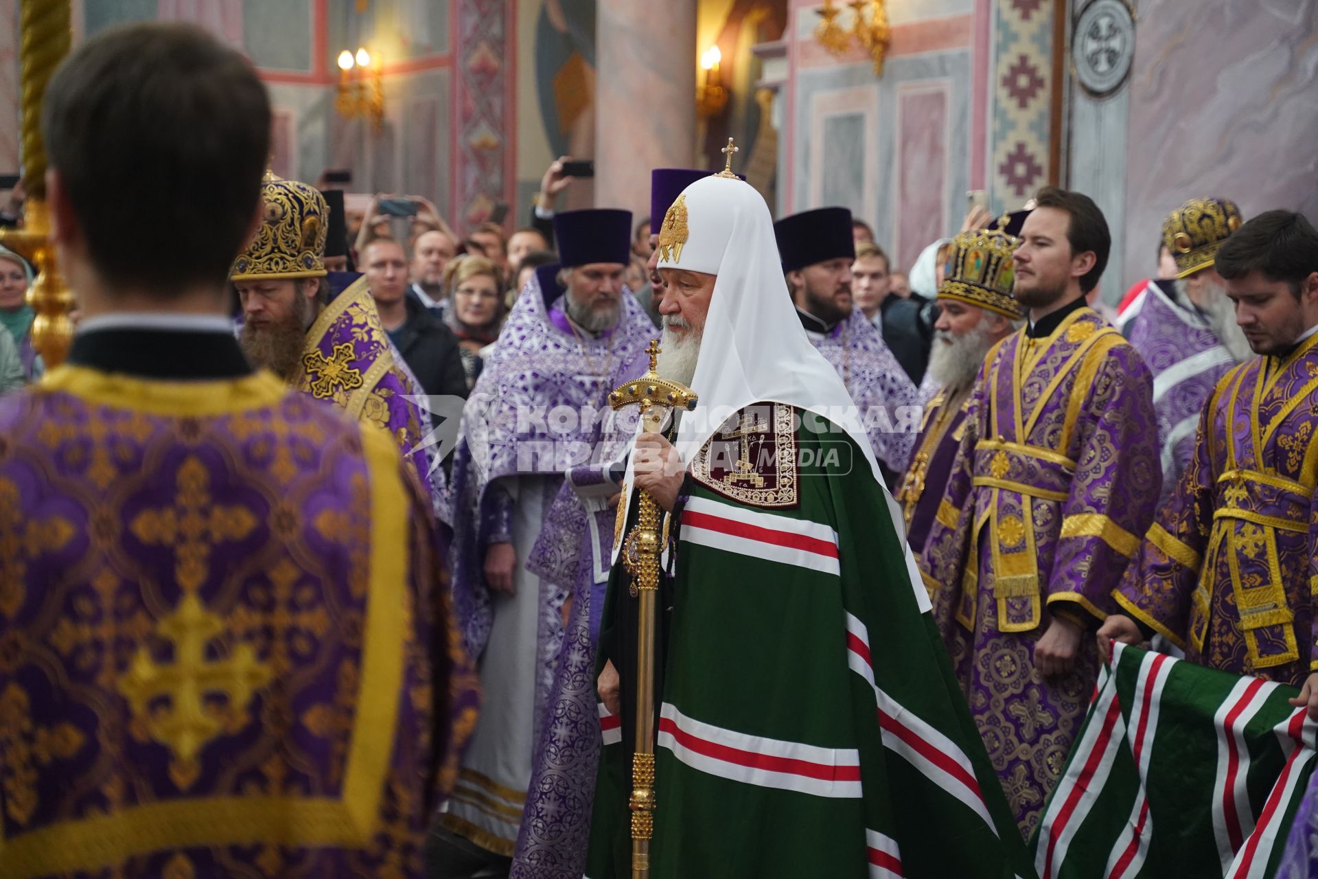 Самара. Патриарх Московский и Всея Руси Кирилл  во время литургии и освящения Софийского собора.