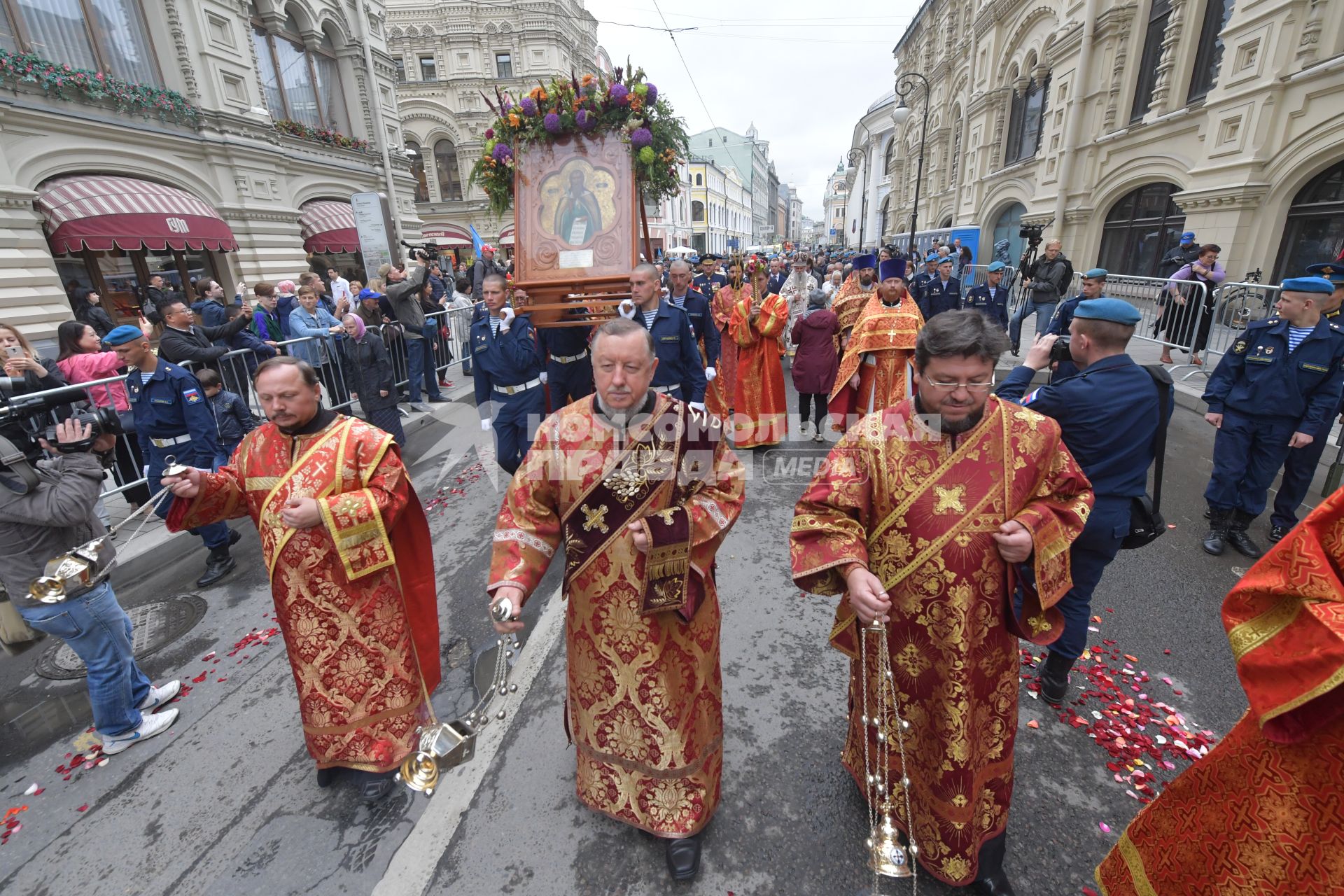 Москва. Крестный ход в честь празднования Дня Воздушно-десантных войск