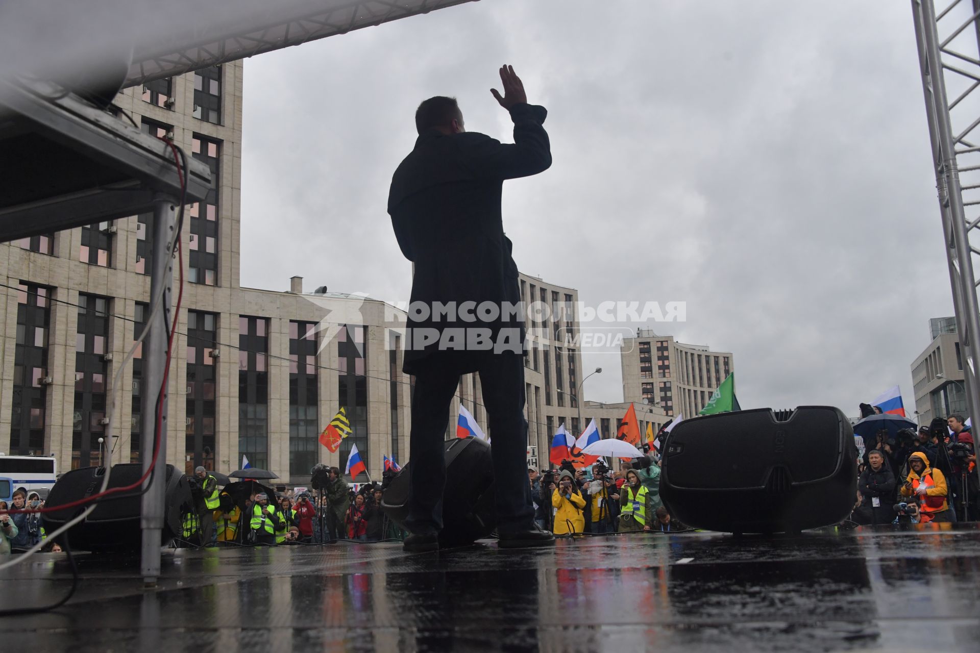 Москва.  Участники акции в поддержку независимых кандидатов в депутаты Мосгордумы на проспекте Сахарова.