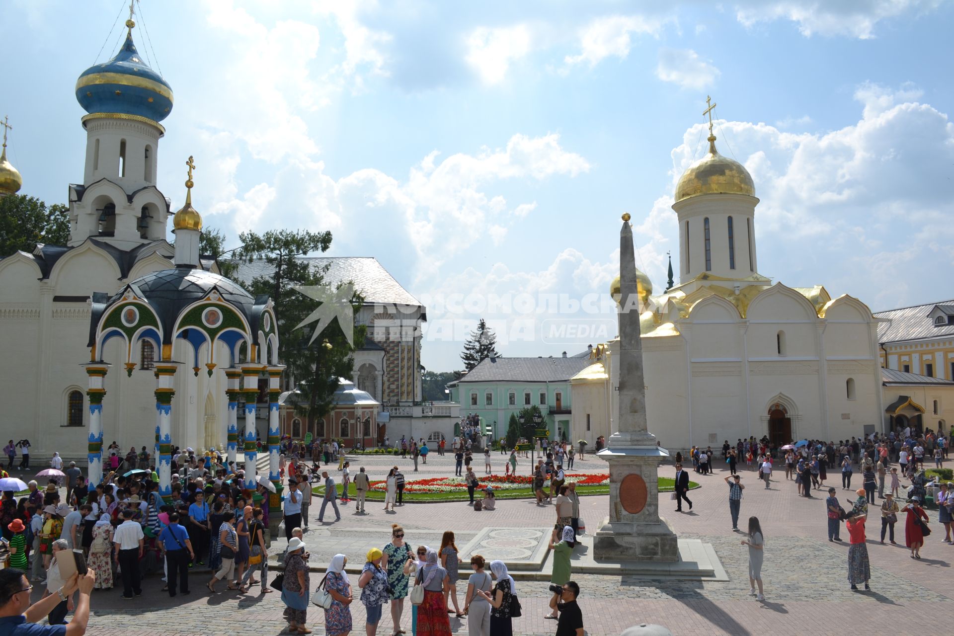 Московская область, Сергиев Посад. Вид на  Соборную площадь Троице-Сергиевой лавры.