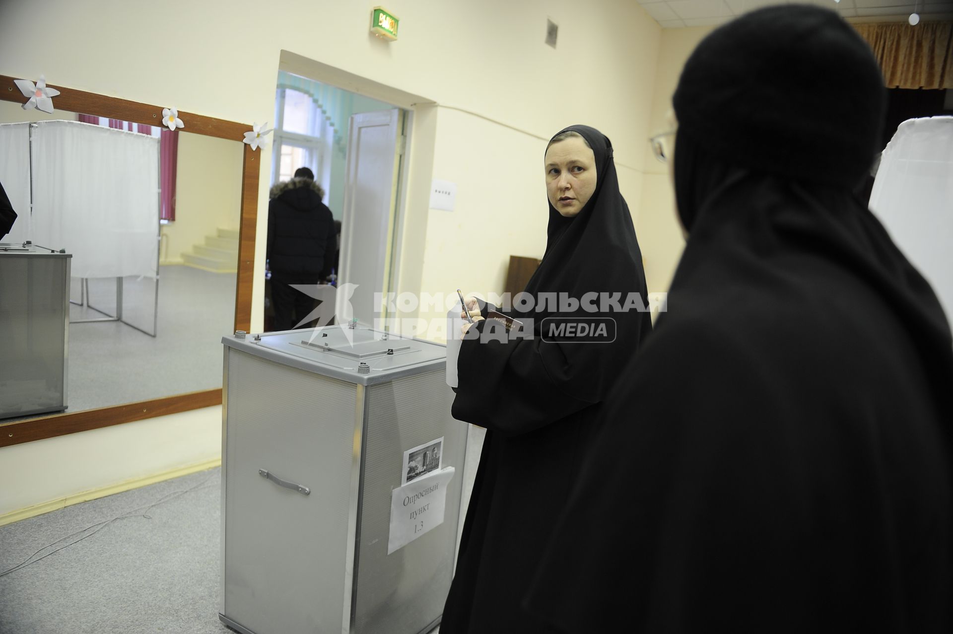 Екатеринбург. Общегородской опрос горожан о месте строительства храма святой Екатерины. В мае 2019 из-за решения властей строить храм на месте сквера у драматичкого театра произожли массовые протесты, после чего было принято решение о проведении опроса.