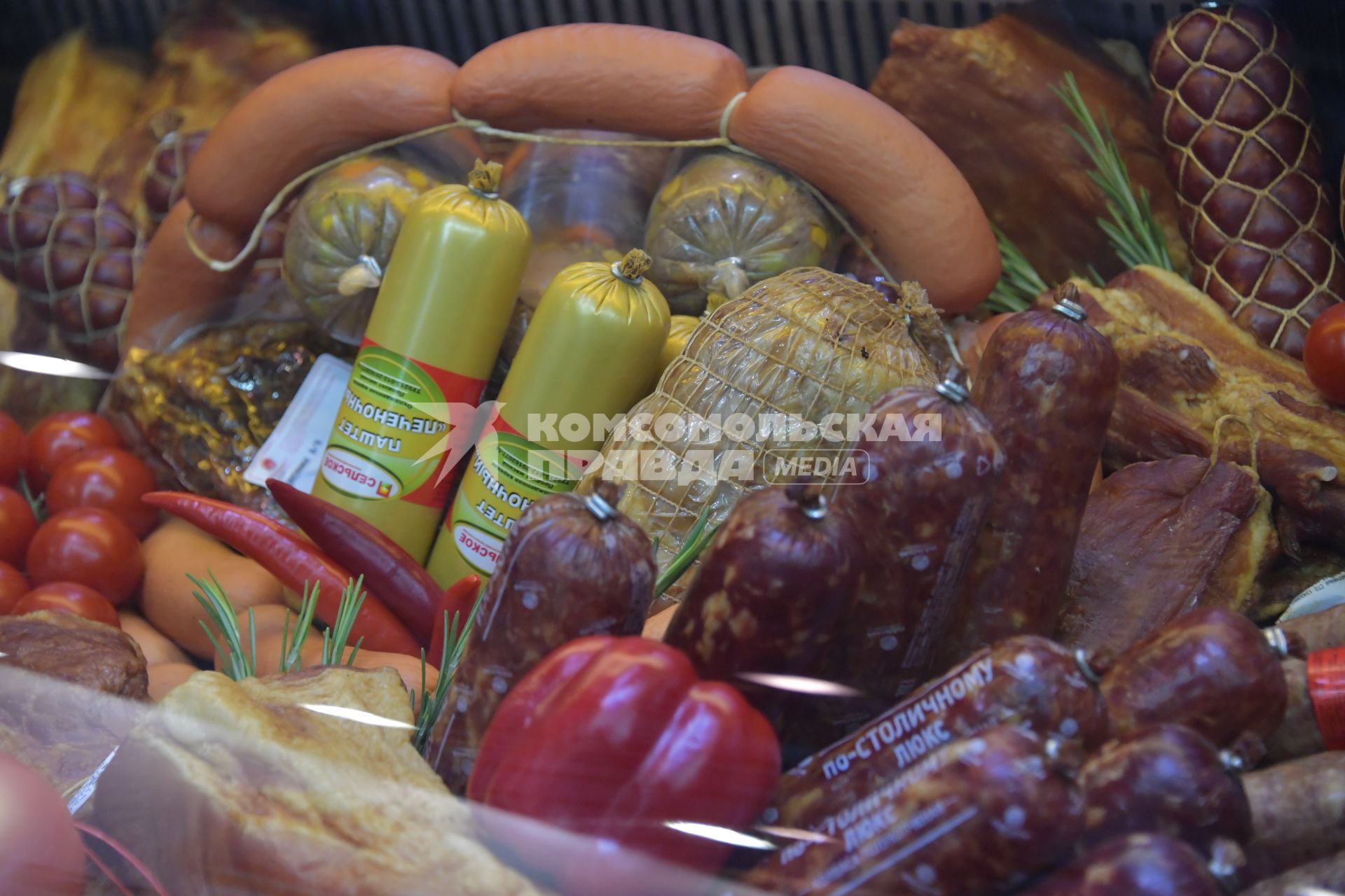 Москва.  Мясная продукция  на 21-й Российской агропромышленной выставке `Золотая осень- 2019` на ВДНХ.