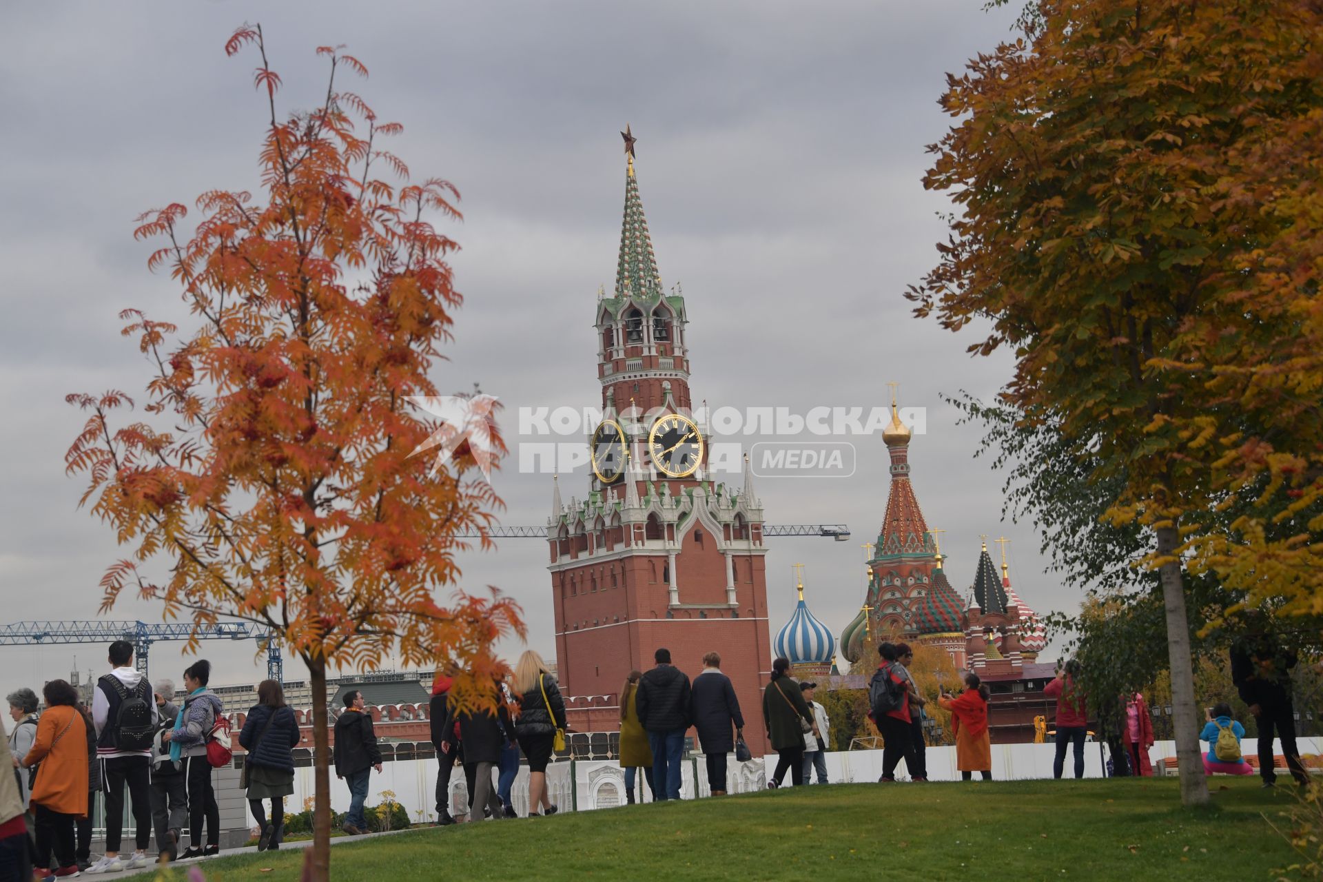 Москва.  Вид на Спасскую башню.