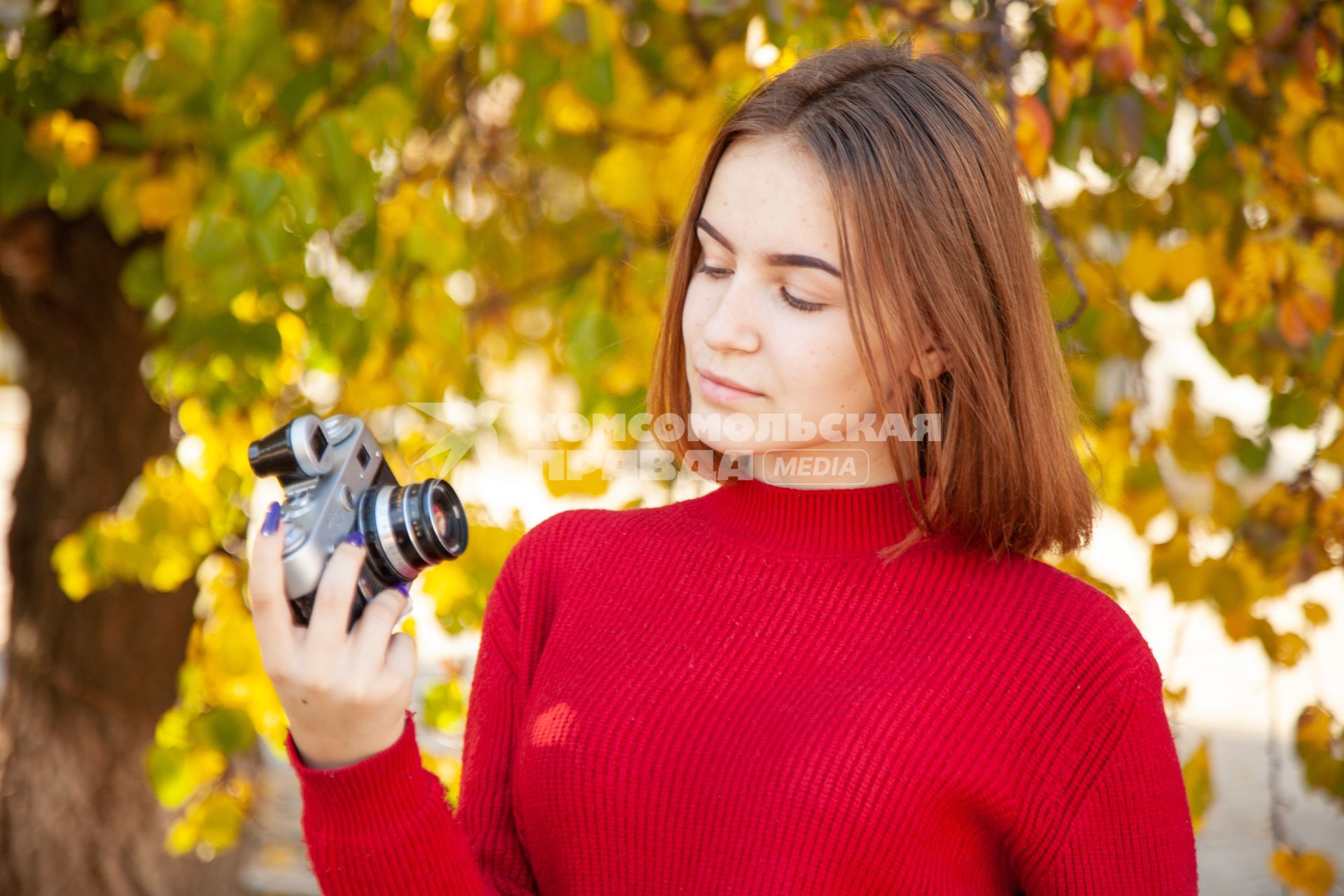 Пермь.  Девушка с фотоаппаратом.