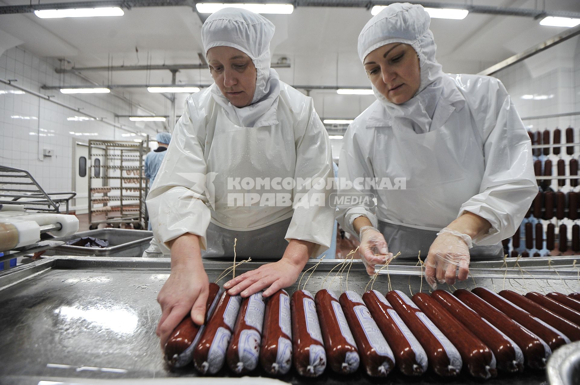 Екатеринбург. Мясокомбинат \'Черкашин и Ко\'. Изготовление сервелата