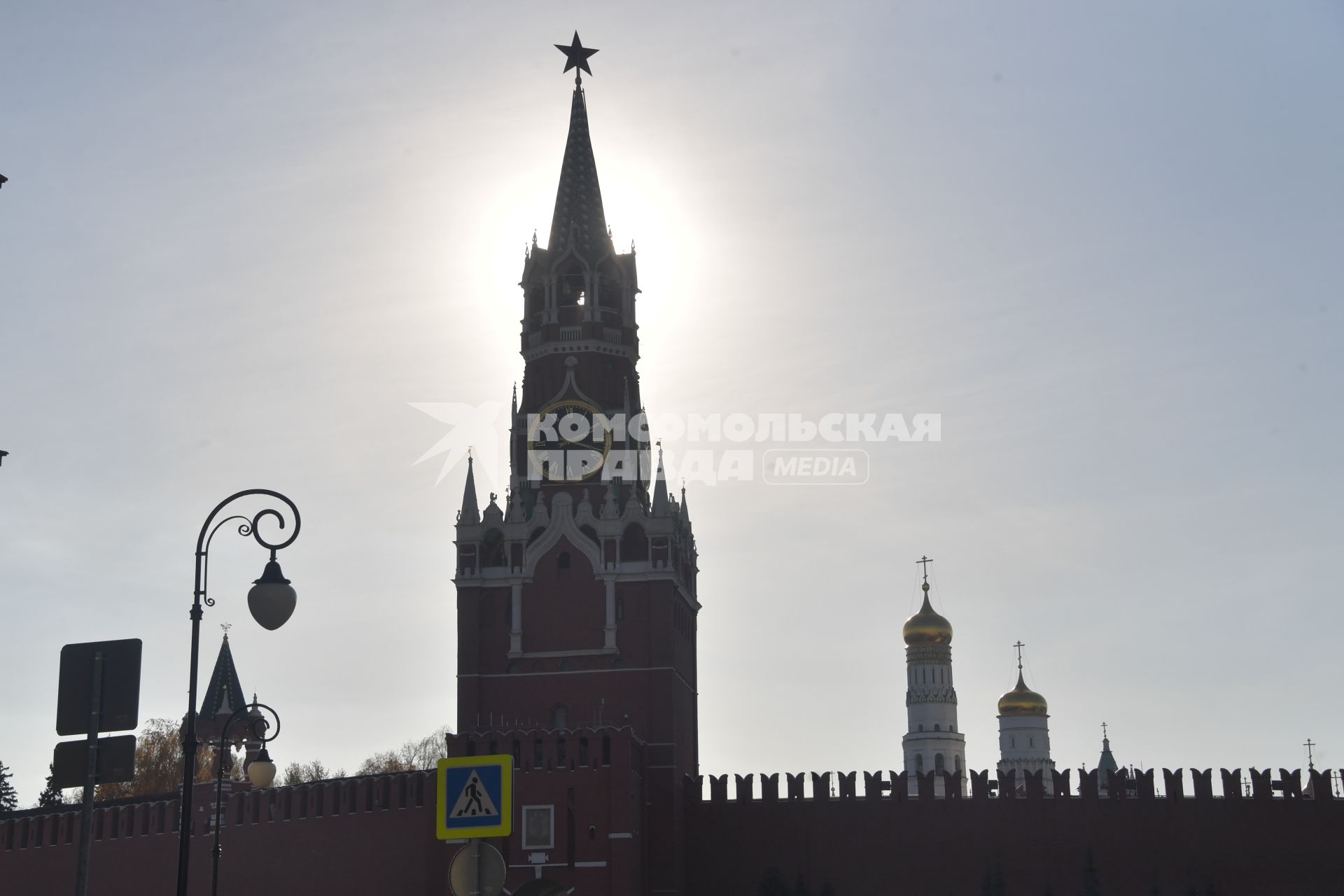 Москва. Вид на Спасскую башню Кремля.