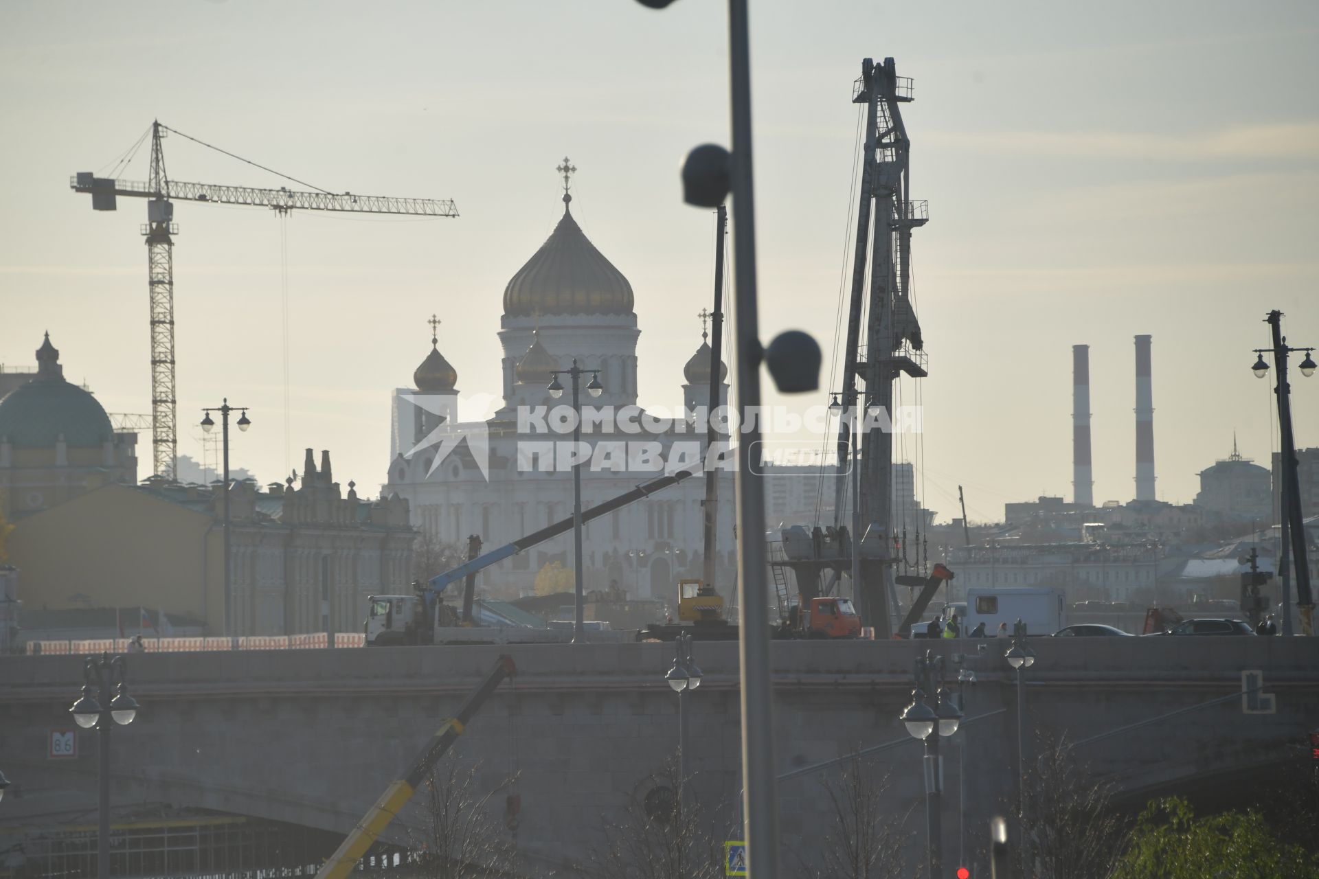 Москва. Вид на Храм Христа Спасителя.