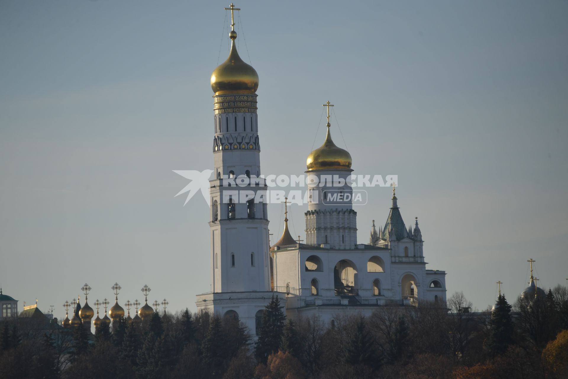 Москва. Вид на колокольню Ивана Великого в Кремле.