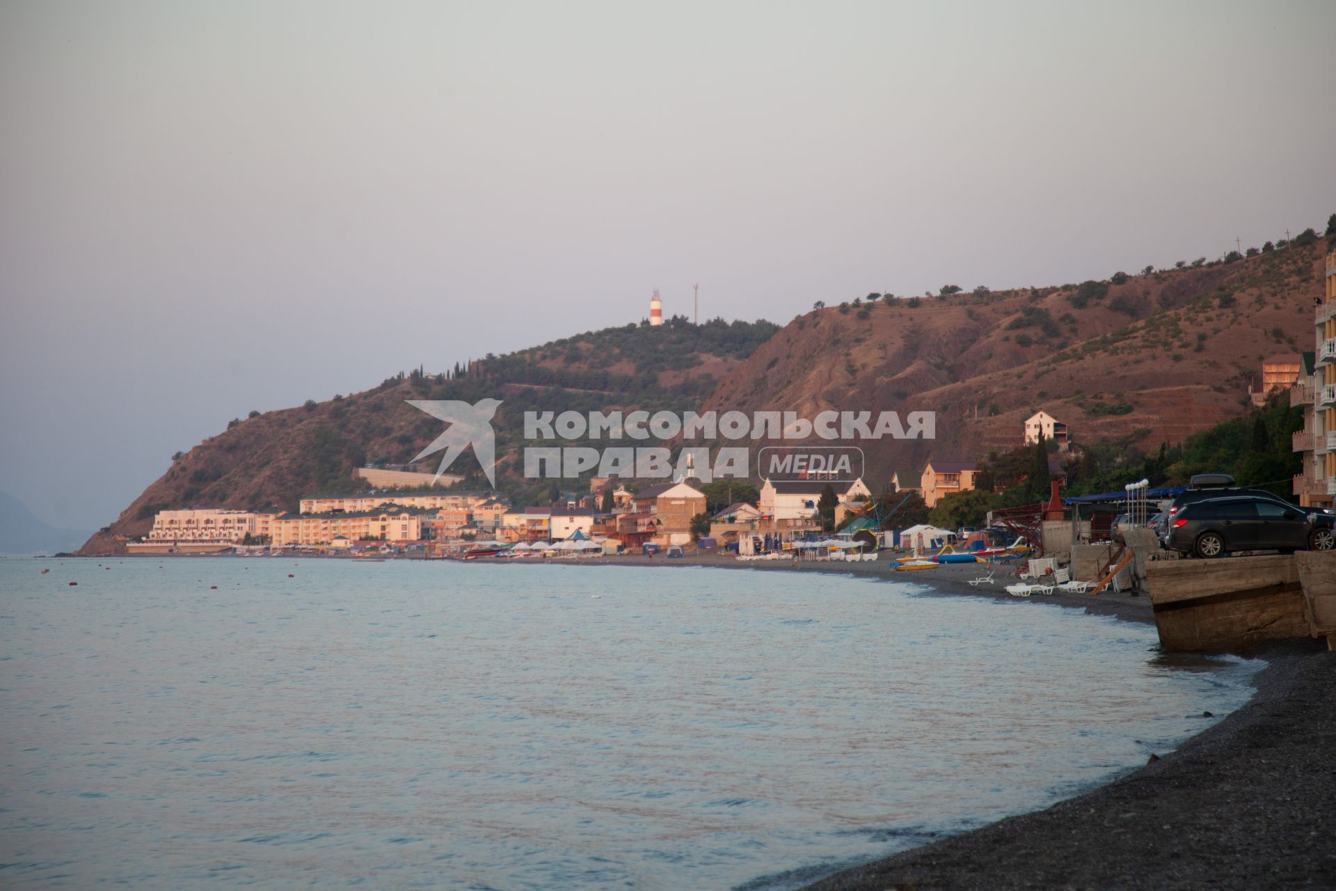 Крым. Вид на пляж Южного берега Крыма.